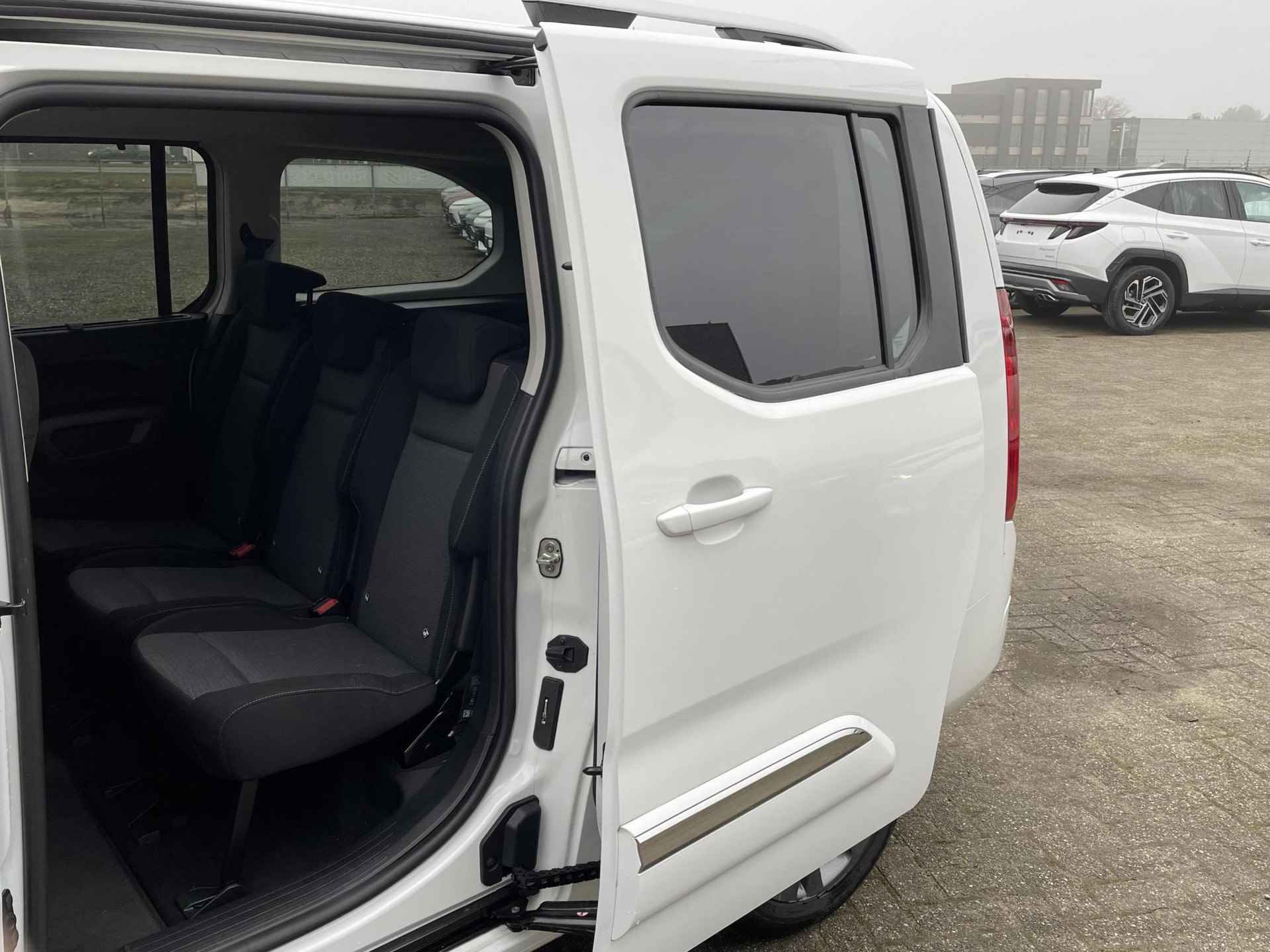 Toyota PROACE CITY Verso 1.2 Turbo Active Long **PARKEERSENSOREN/ AUTOMAAT/ APPLE CARPLAY** - 26/32