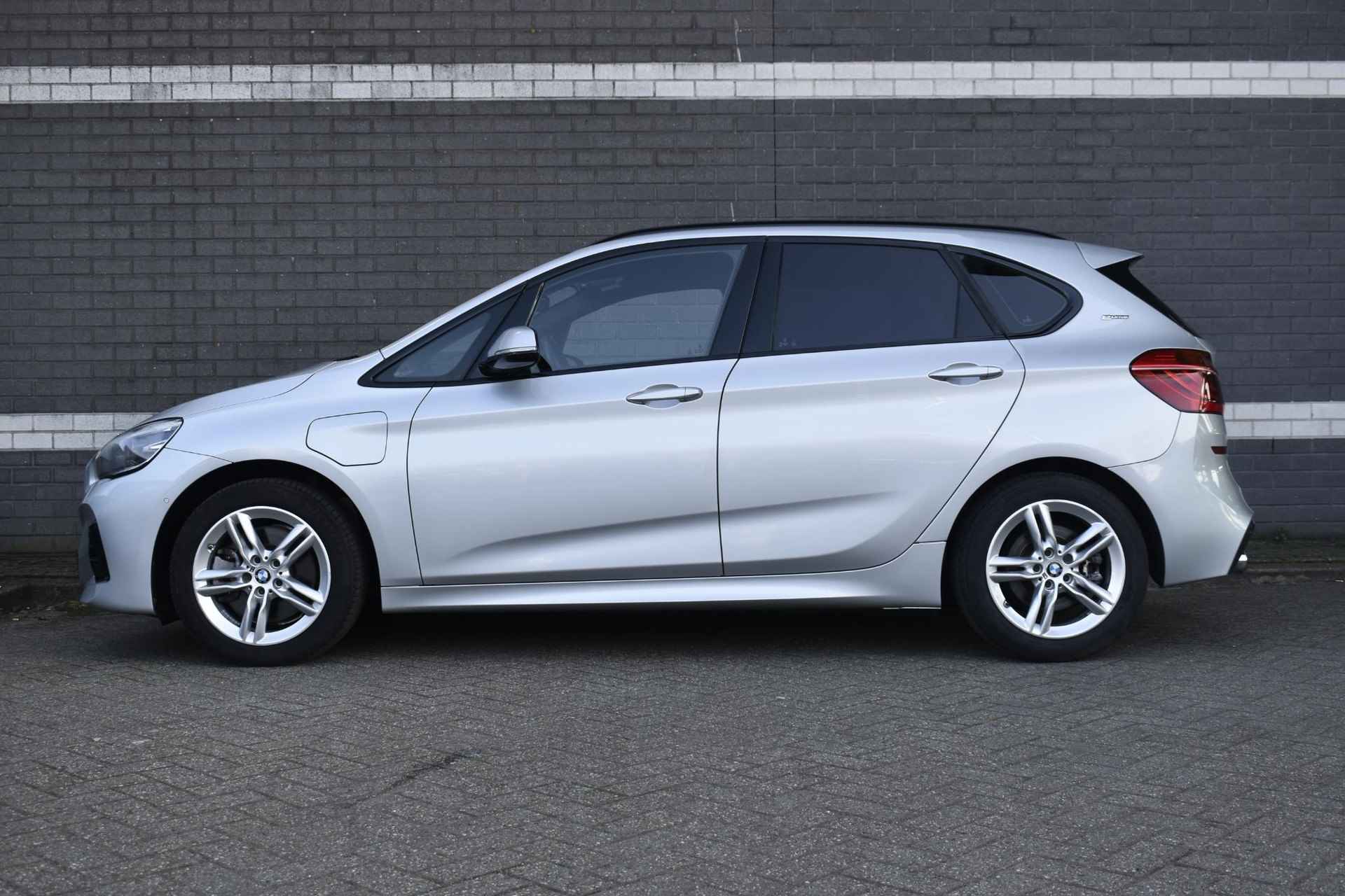 BMW 2-serie Active Tourer 225xe iPerformance Executive / M-Sport / PHEV / Parking Pack / LED - 5/51