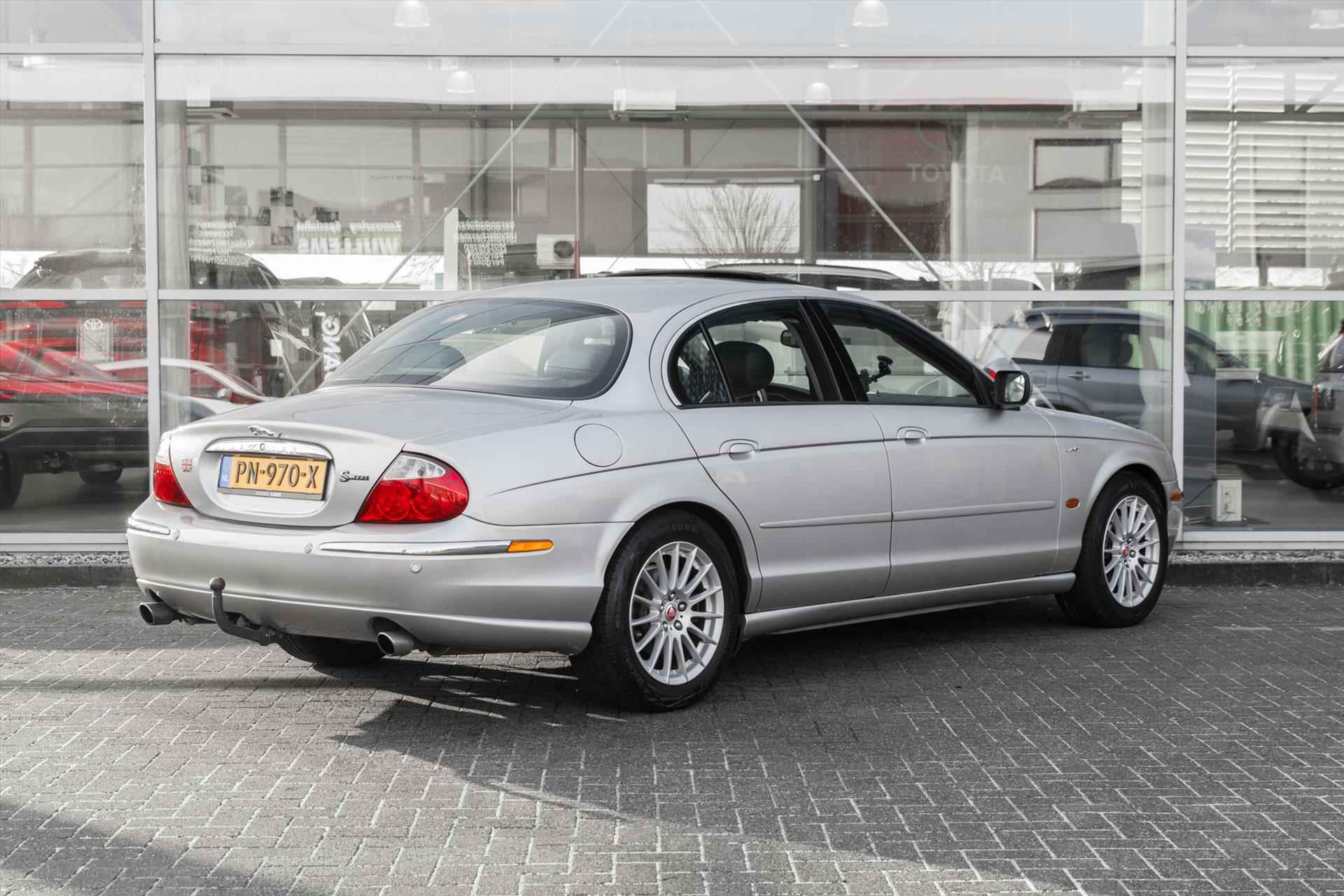 JAGUAR S-Type 3.0 V6 AUT Executive | Youngtimer - 2/36