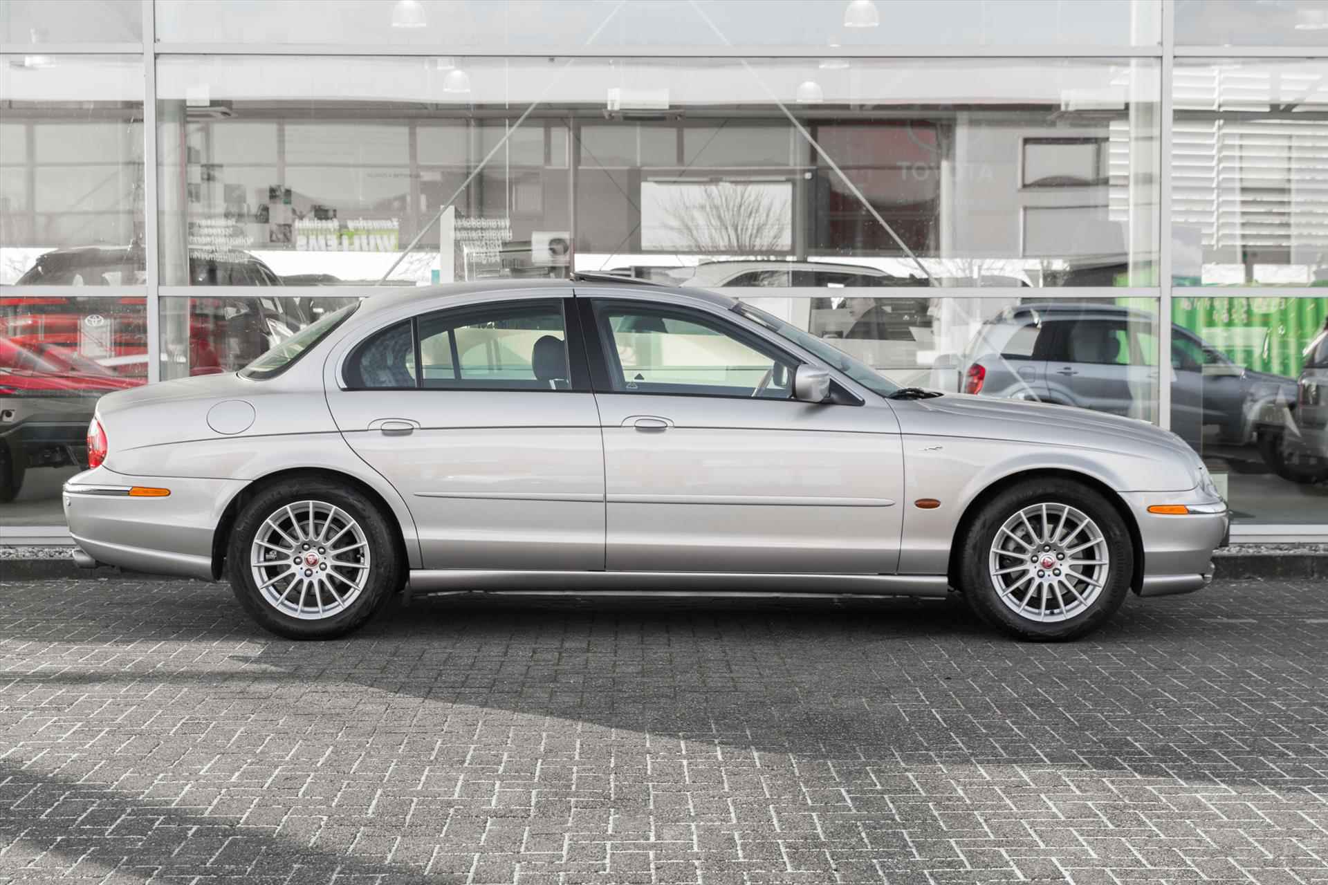 JAGUAR S-Type 3.0 V6 AUT Executive | Youngtimer - 3/36