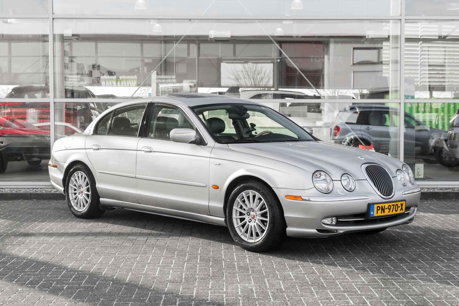 JAGUAR S-Type 3.0 V6 AUT Executive | Youngtimer - 9/36