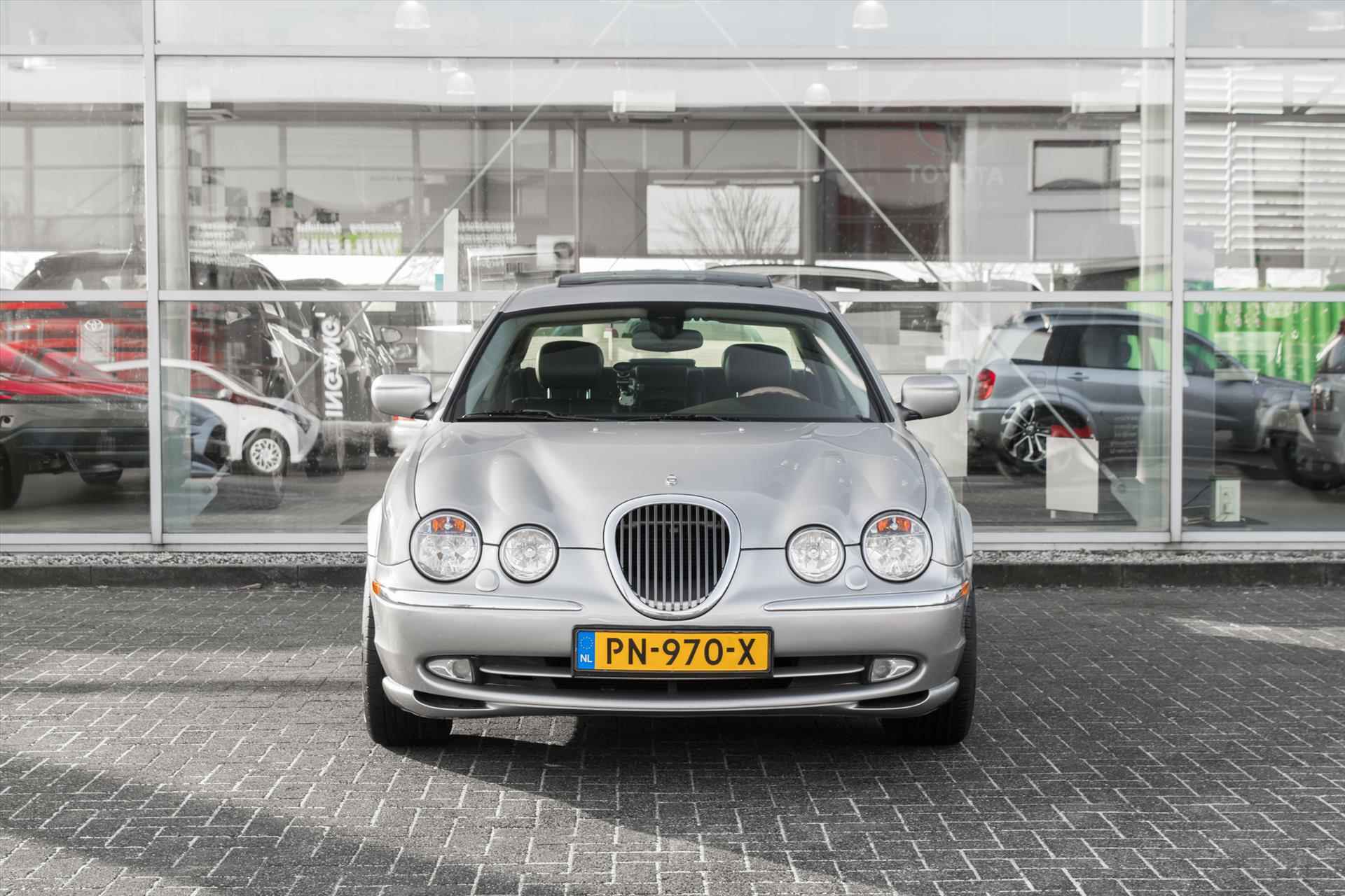 JAGUAR S-Type 3.0 V6 AUT Executive | Youngtimer - 10/36