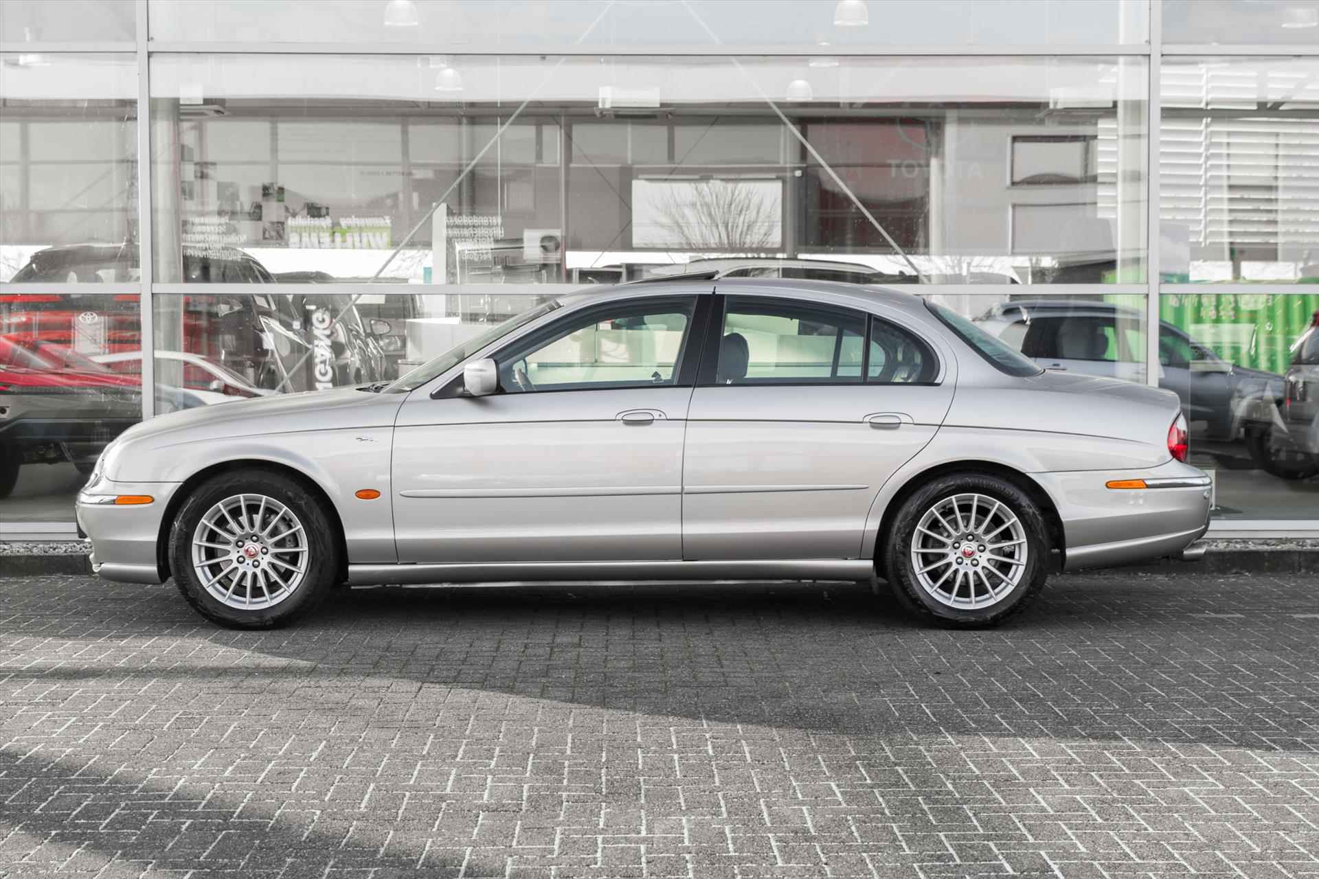 JAGUAR S-Type 3.0 V6 AUT Executive | Youngtimer - 11/36