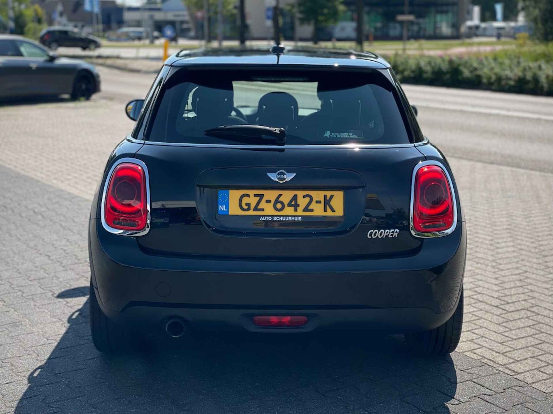 MINI Cooper 1.5 BUSINESS PANORAMADAK NAVIGATIE NL AUTO - 4/36