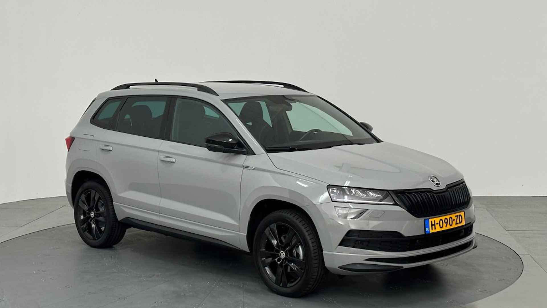 SKODA Karoq 1.5 TSI SPORTLINE BUSINESS STEEL GREY - 49/56