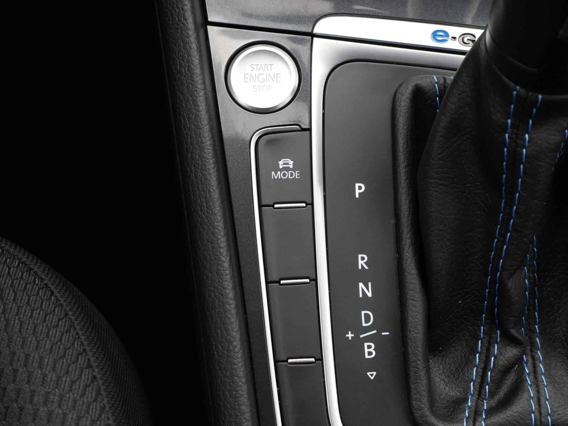Volkswagen e-Golf E-DITION / Digital Cockpit / Keyless / Adap. Cruise / Camera - 24/40