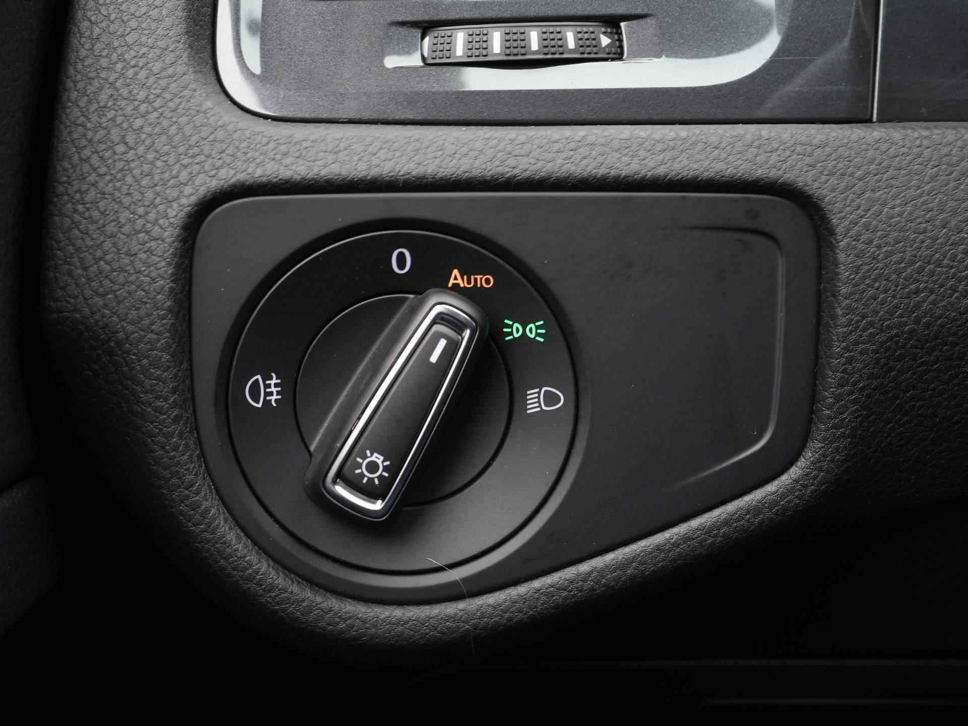 Volkswagen e-Golf E-DITION / Digital Cockpit / Keyless / Adap. Cruise / Camera - 28/40