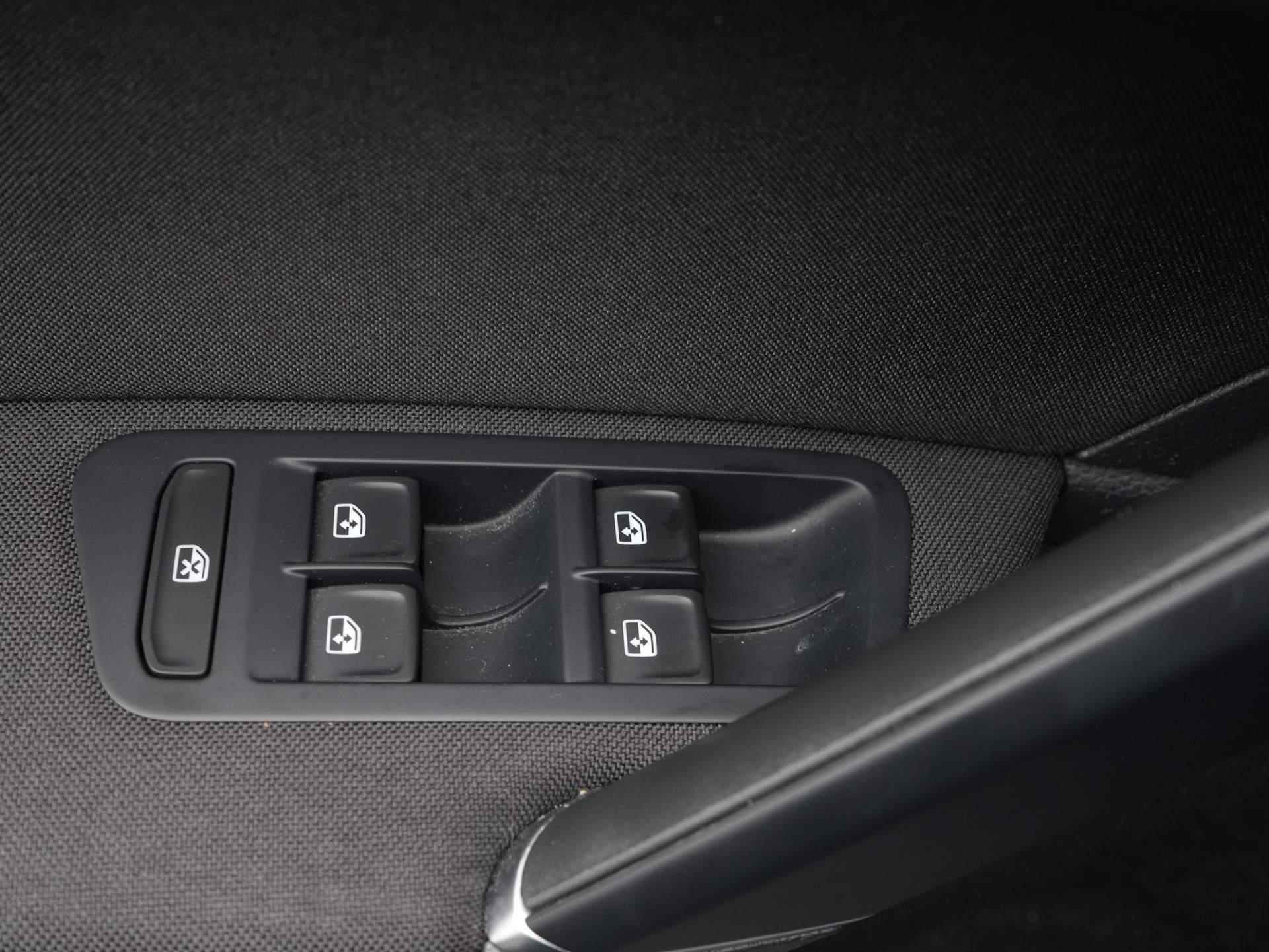 Volkswagen e-Golf E-DITION / Digital Cockpit / Keyless / Adap. Cruise / Camera - 30/40