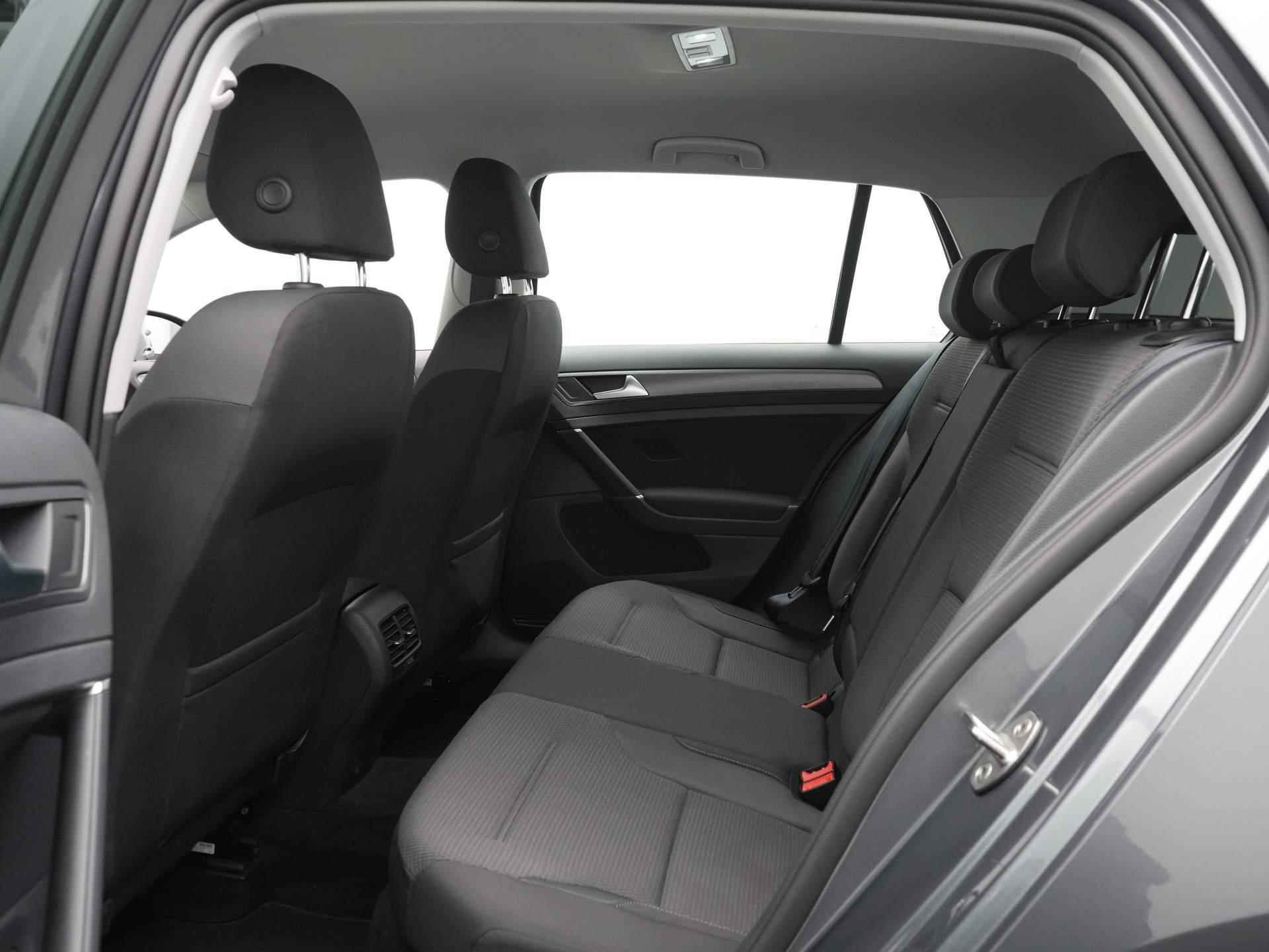 Volkswagen e-Golf E-DITION / Digital Cockpit / Keyless / Adap. Cruise / Camera - 33/40