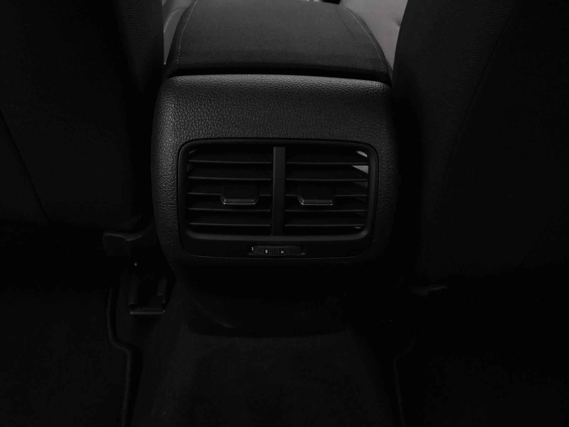 Volkswagen e-Golf E-DITION / Digital Cockpit / Keyless / Adap. Cruise / Camera - 34/40