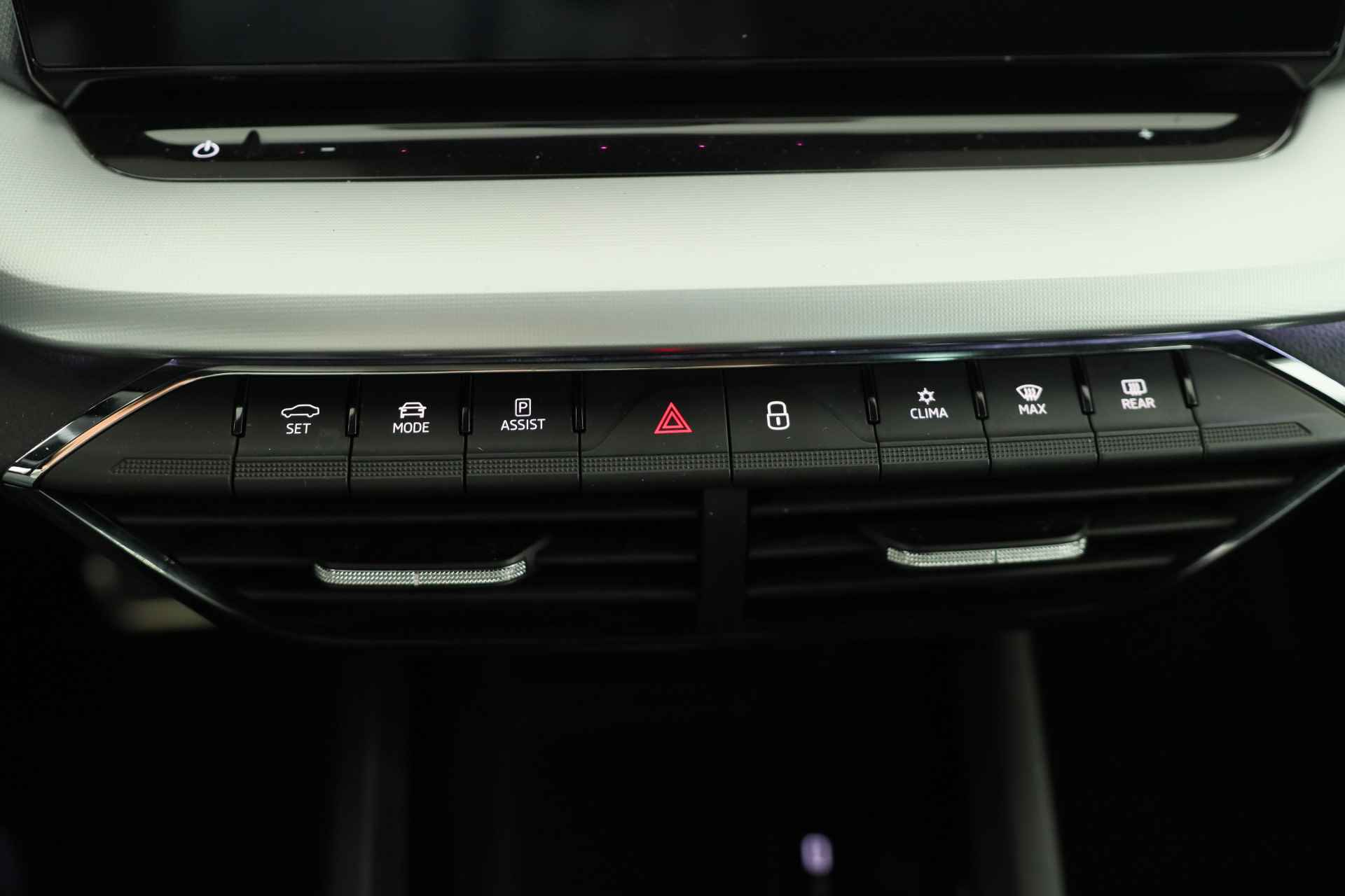 Škoda Octavia Combi 1.0 e-TSI Sport Business | Trekhaak | Leder | Stoelverwarming | Adaptive Cruise | Virtual Cockpit | Parkeersensoren V+A - 17/47