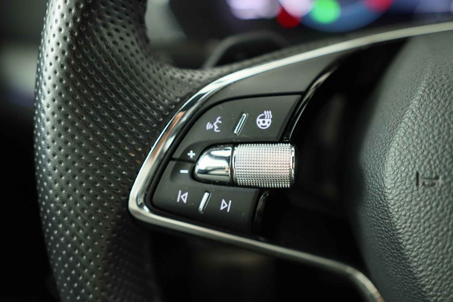 Škoda Octavia Combi 1.0 e-TSI Sport Business | Trekhaak | Leder | Stoelverwarming | Adaptive Cruise | Virtual Cockpit | Parkeersensoren V+A - 25/47