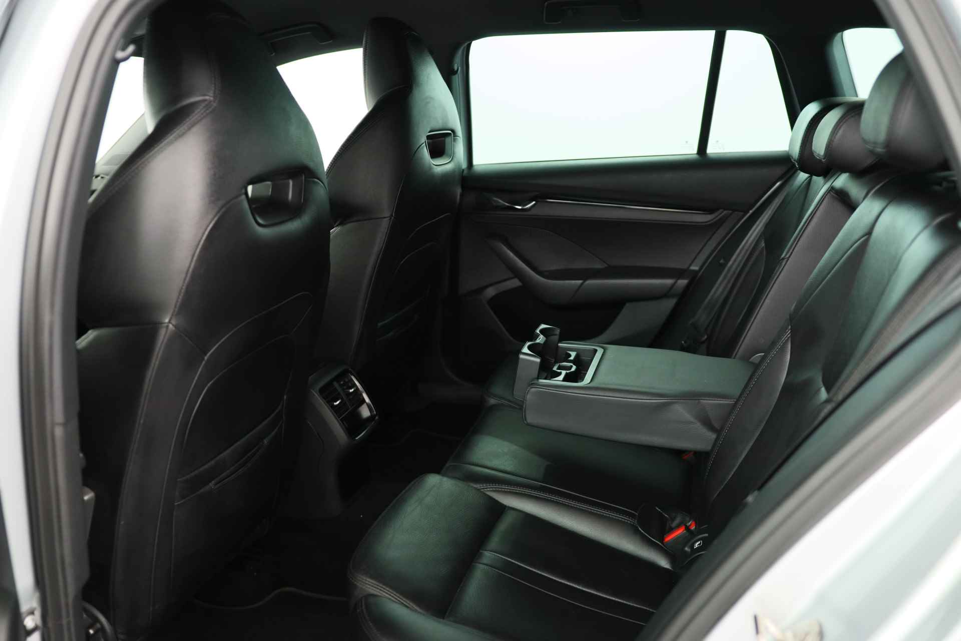Škoda Octavia Combi 1.0 e-TSI Sport Business | Trekhaak | Leder | Stoelverwarming | Adaptive Cruise | Virtual Cockpit | Parkeersensoren V+A - 33/47