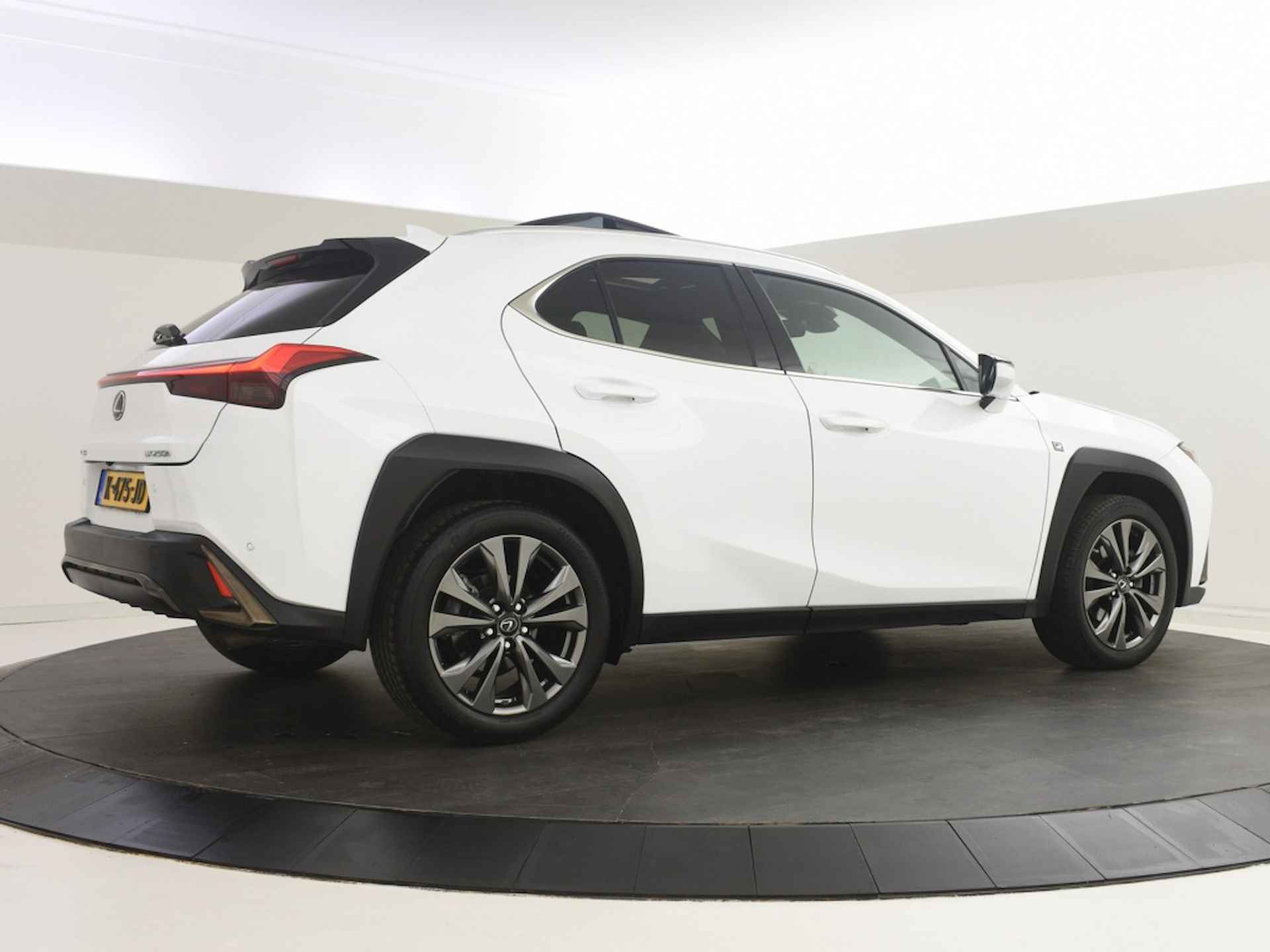 Lexus UX 250h F Sport Line | Schuifdak | PDC V+A | BLS - 8/35