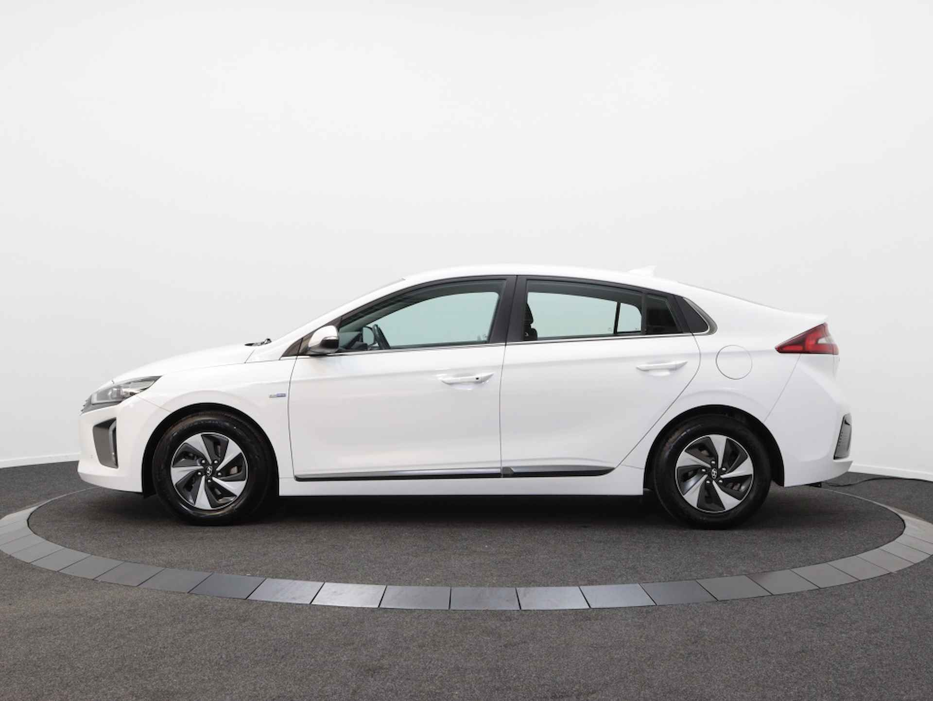 Hyundai IONIQ 1.6 GDi Comfort | Carplay | DAB | Navigatie | Auto Airco | Cruis - 11/43