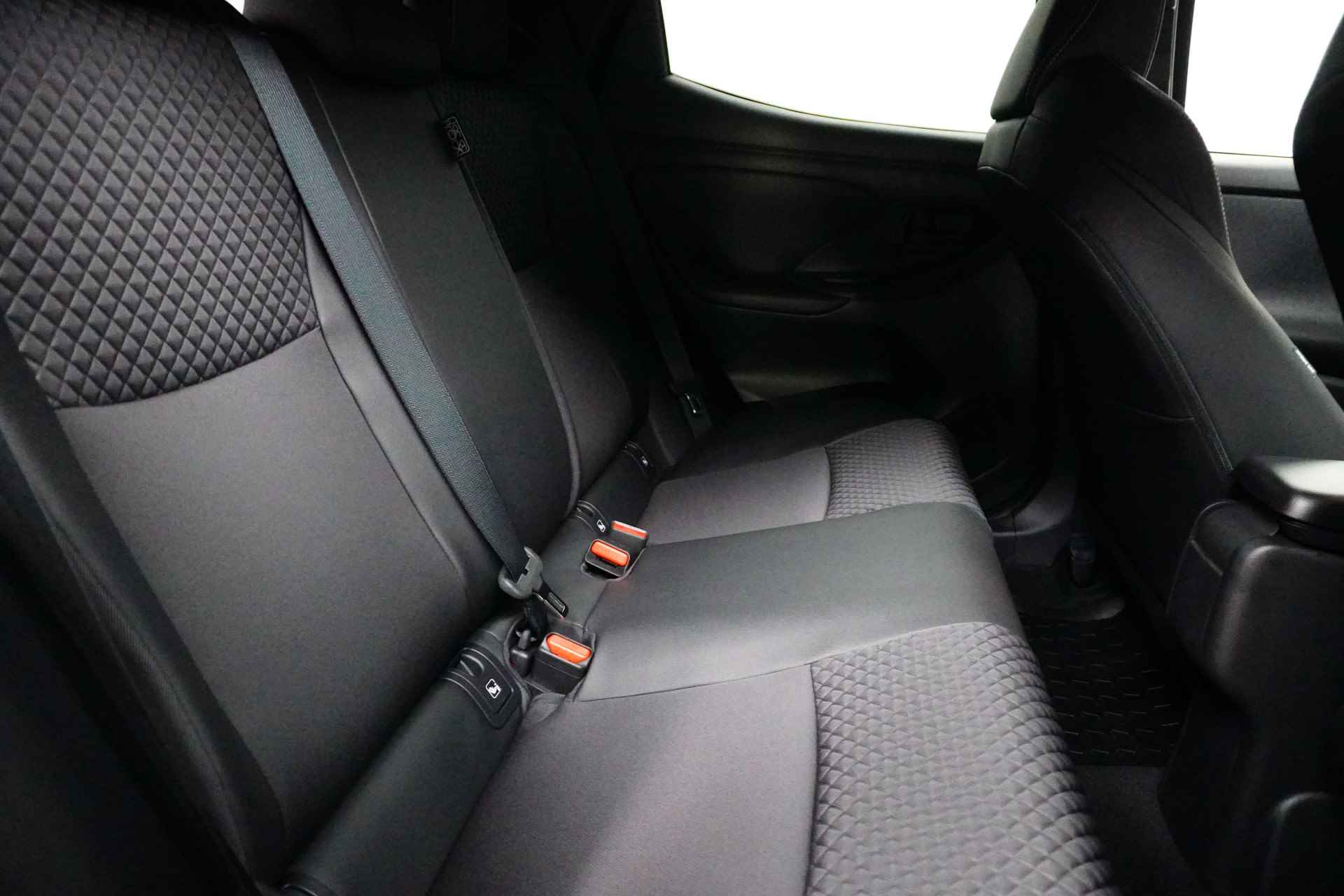 Toyota Yaris 1.5 Hybrid Dynamic | Navigatie | Headup display | Stuur/stoel verwarming | Camera | Draadloos laden | - 9/29