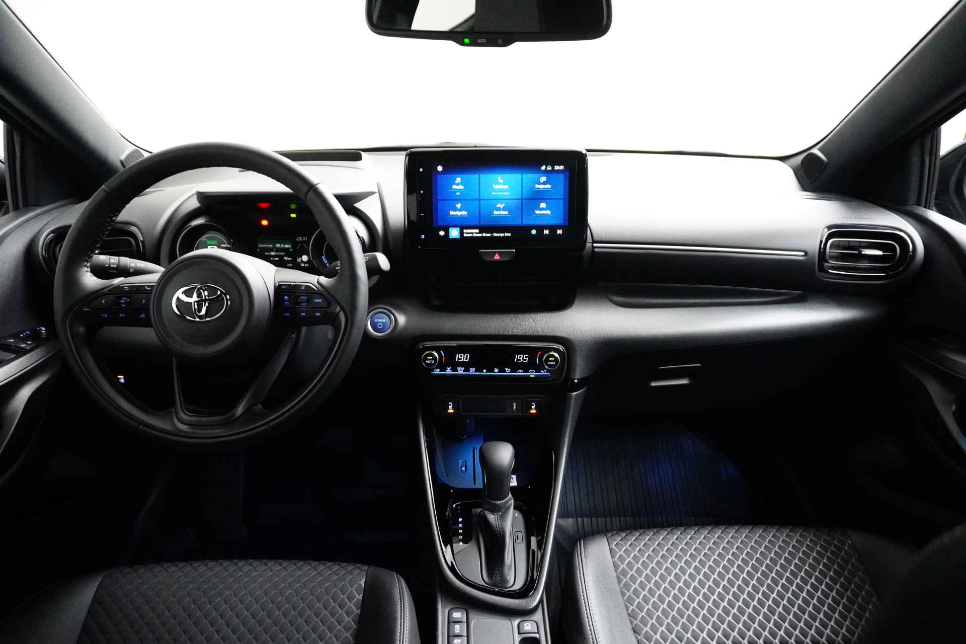 Toyota Yaris 1.5 Hybrid Dynamic | Navigatie | Headup display | Stuur/stoel verwarming | Camera | Draadloos laden | - 10/29