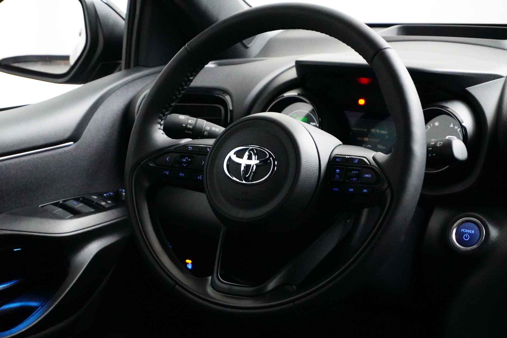 Toyota Yaris 1.5 Hybrid Dynamic | Navigatie | Headup display | Stuur/stoel verwarming | Camera | Draadloos laden | - 11/29