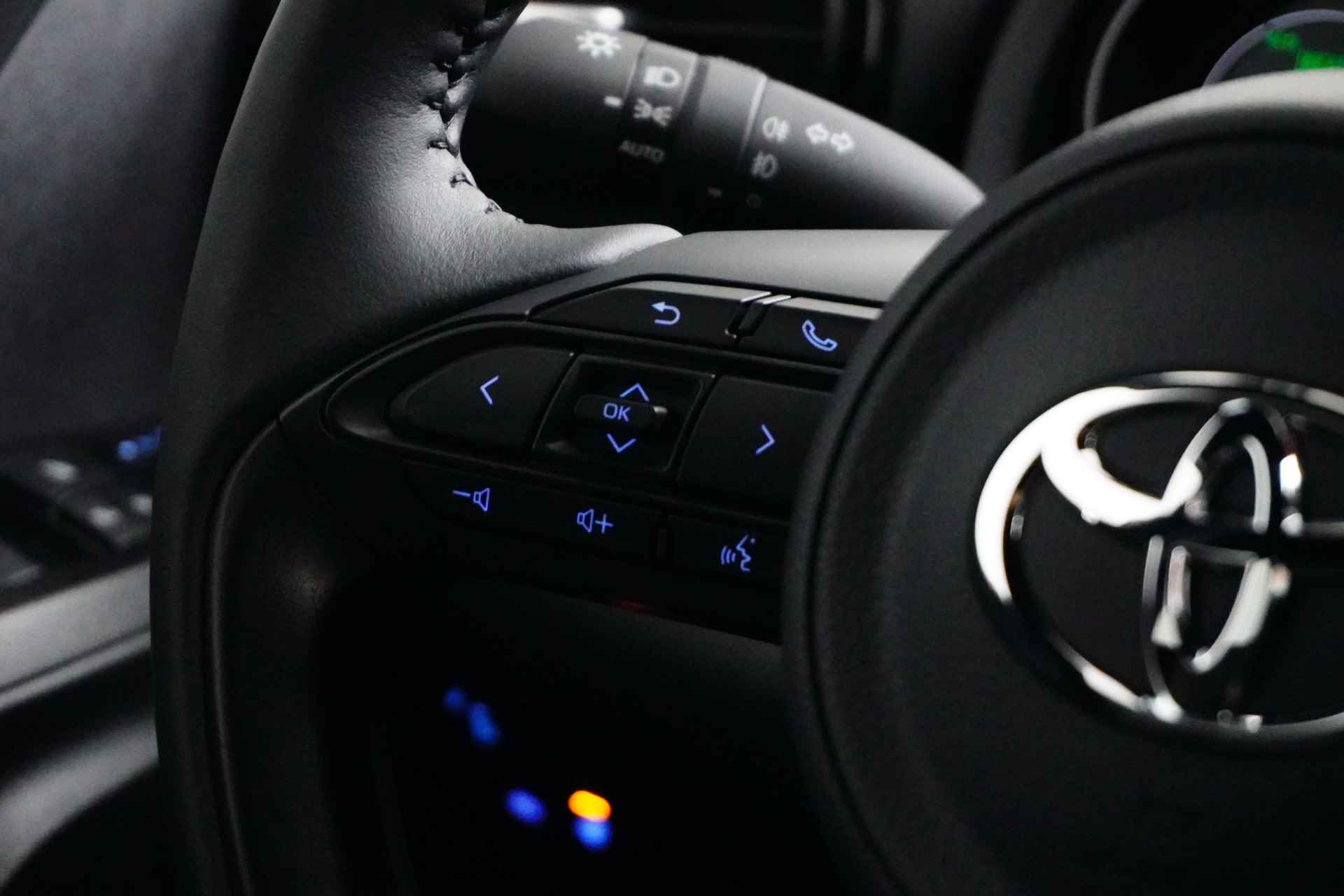 Toyota Yaris 1.5 Hybrid Dynamic | Navigatie | Headup display | Stuur/stoel verwarming | Camera | Draadloos laden | - 12/29