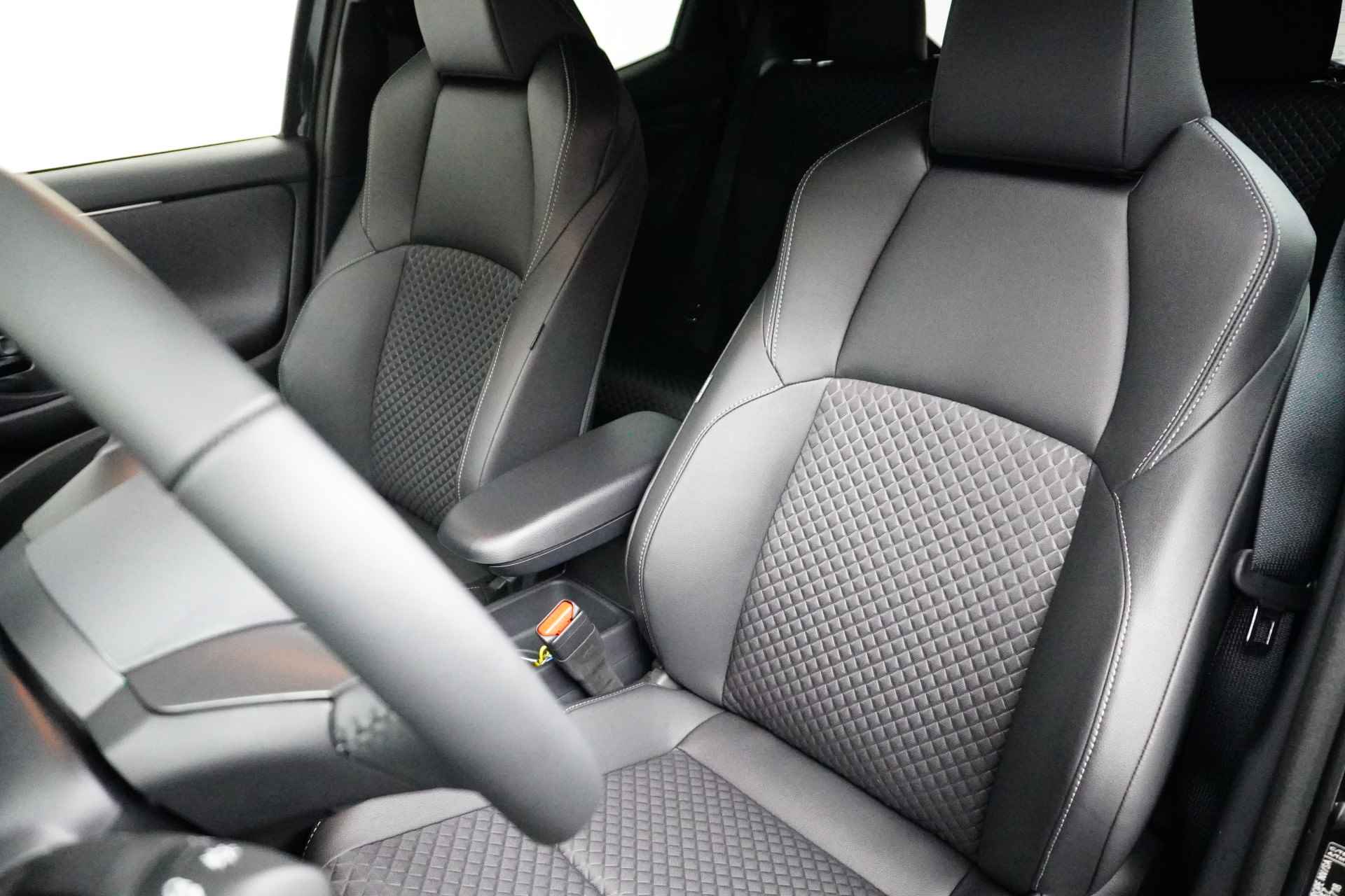 Toyota Yaris 1.5 Hybrid Dynamic | Navigatie | Headup display | Stuur/stoel verwarming | Camera | Draadloos laden | - 14/29