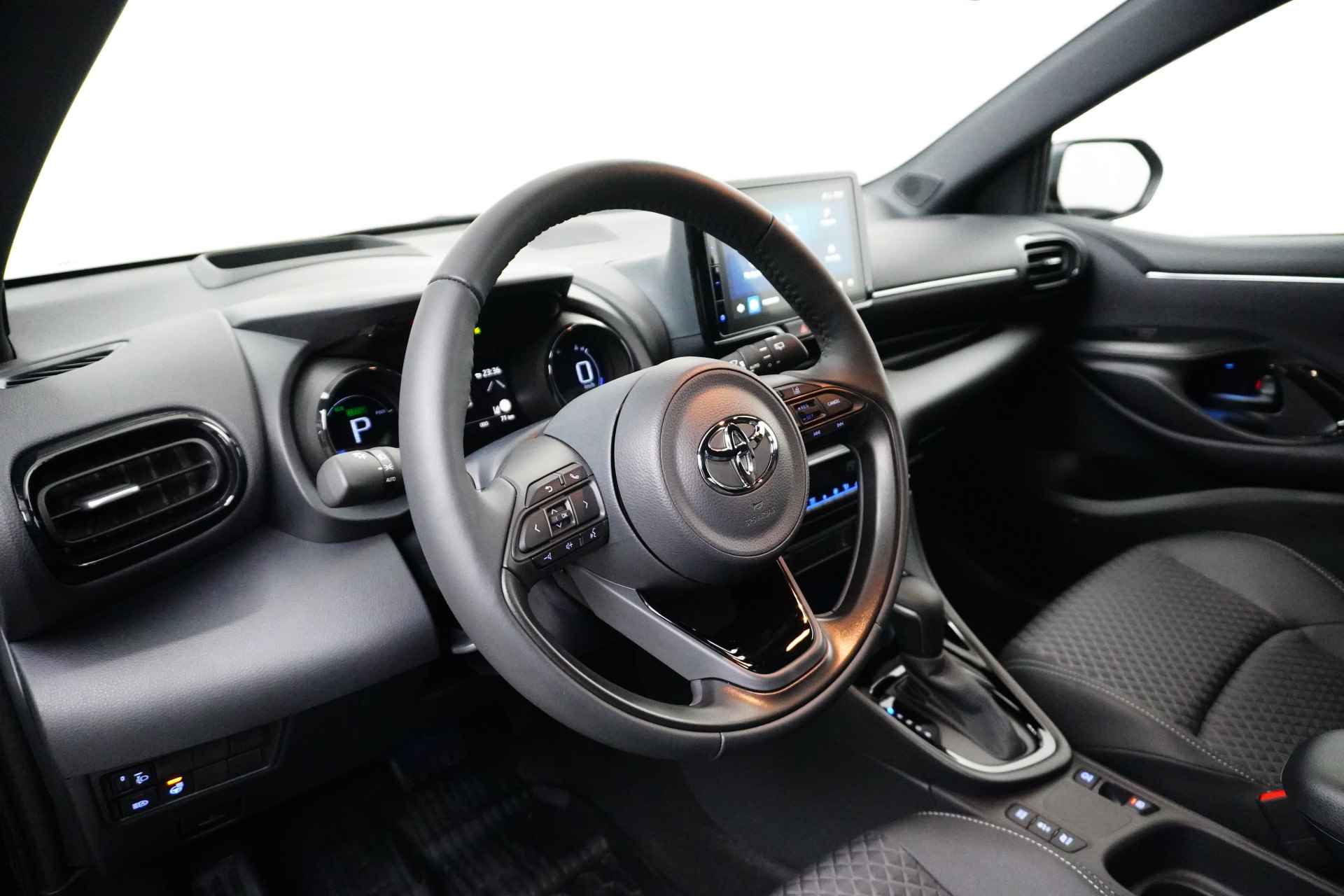 Toyota Yaris 1.5 Hybrid Dynamic | Navigatie | Headup display | Stuur/stoel verwarming | Camera | Draadloos laden | - 16/29