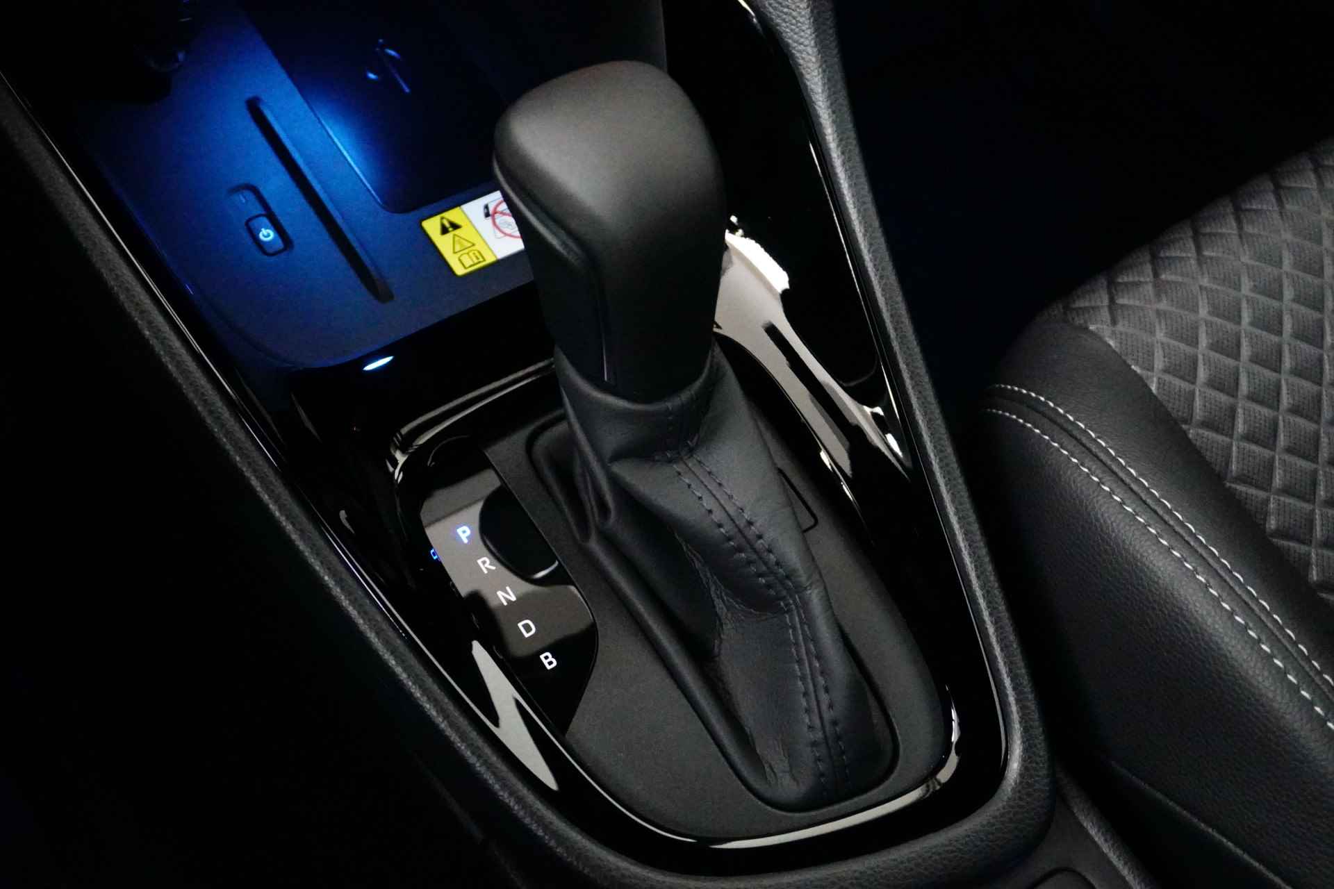 Toyota Yaris 1.5 Hybrid Dynamic | Navigatie | Headup display | Stuur/stoel verwarming | Camera | Draadloos laden | - 24/29