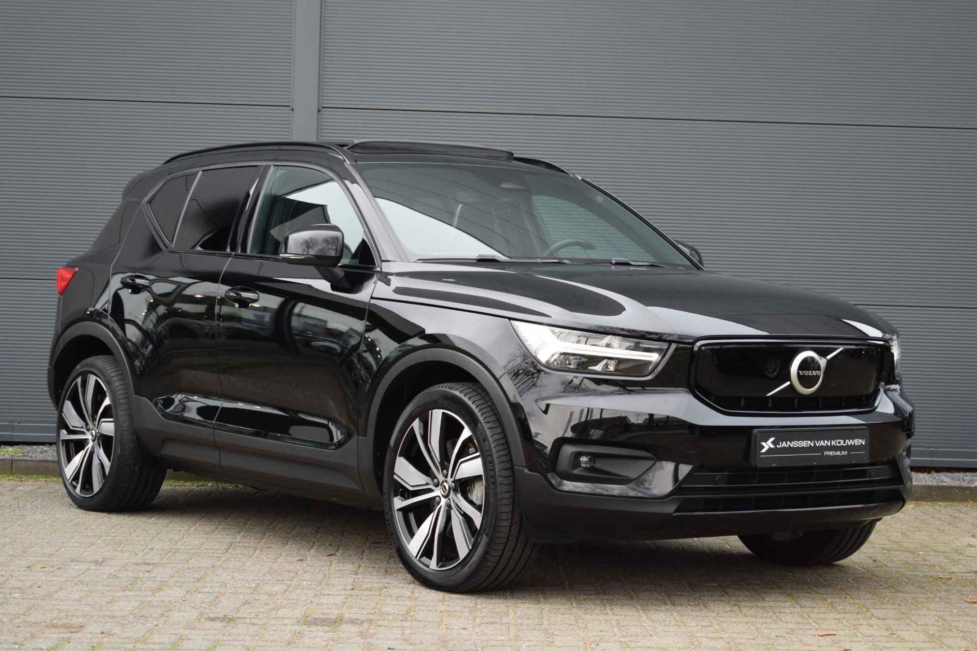 Volvo XC40 Recharge P8 AWD R-Design / Panoramadak / Stoelverwarming / SOH 93% - 3/61