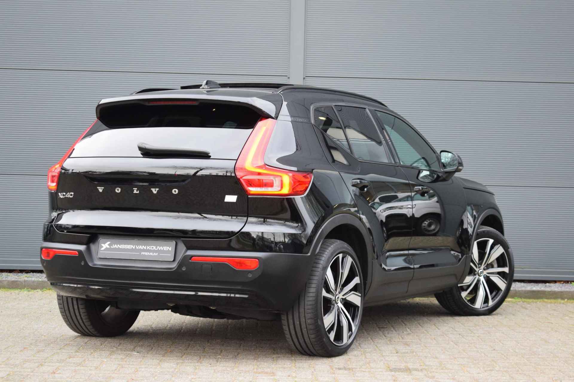 Volvo XC40 Recharge P8 AWD R-Design / Panoramadak / Stoelverwarming / SOH 93% - 6/61