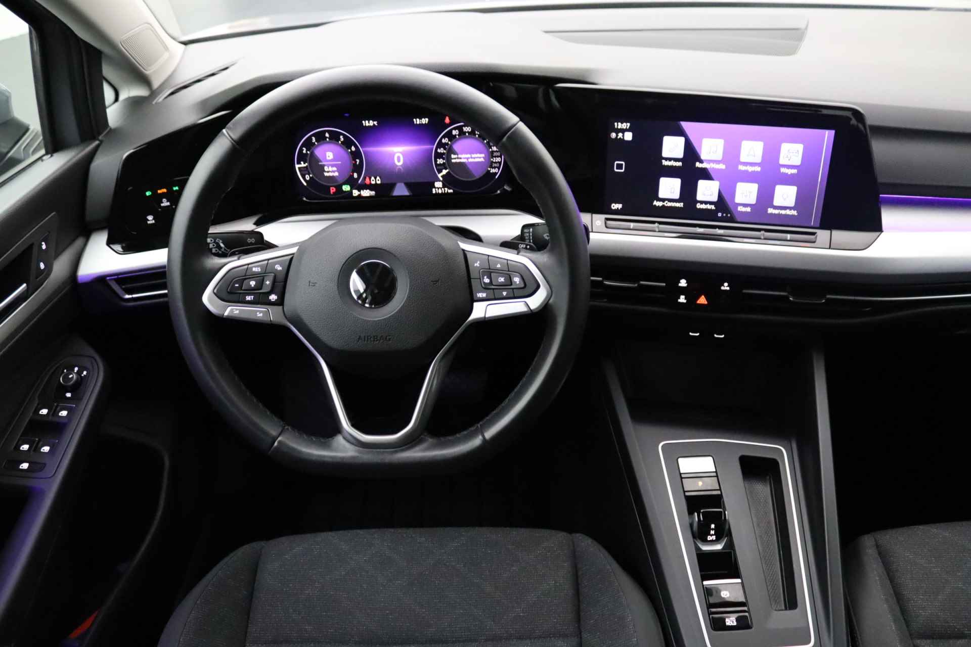 Volkswagen Golf 1.0 eTSI Life | Adaptieve cruise control | Climate control | LED koplampen | Parkeersensoren - 17/30