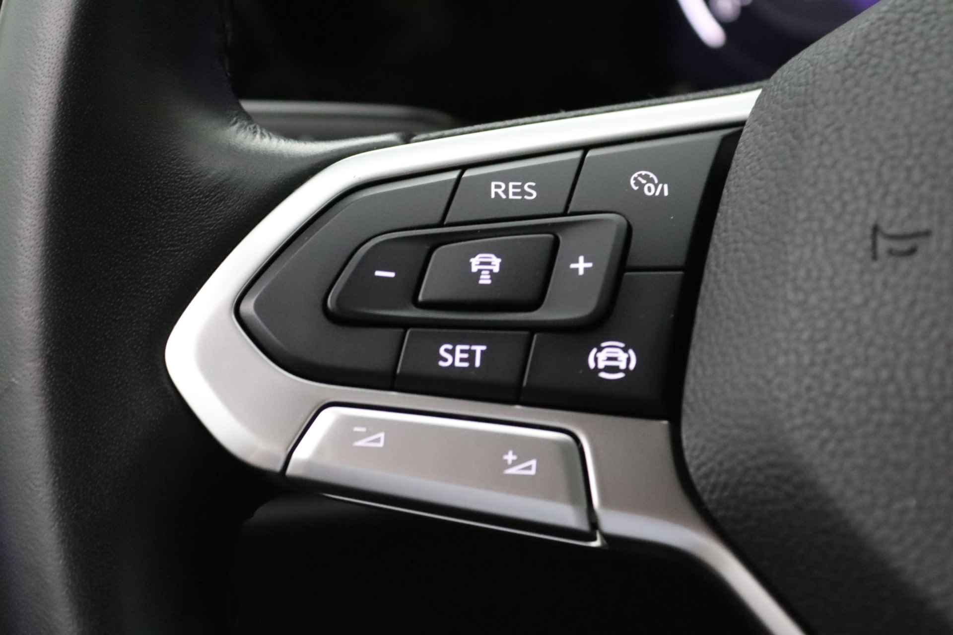 Volkswagen Golf 1.0 eTSI Life | Adaptieve cruise control | Climate control | LED koplampen | Parkeersensoren - 21/30