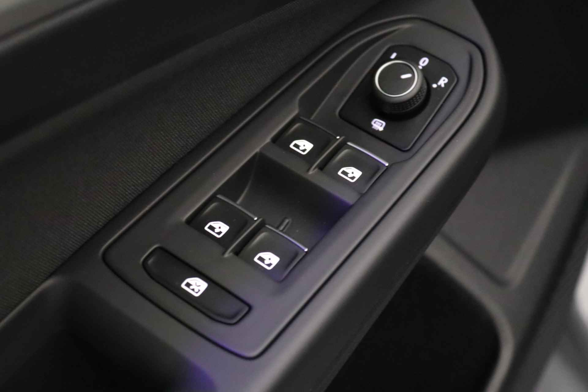 Volkswagen Golf 1.0 eTSI Life | Adaptieve cruise control | Climate control | LED koplampen | Parkeersensoren - 23/30