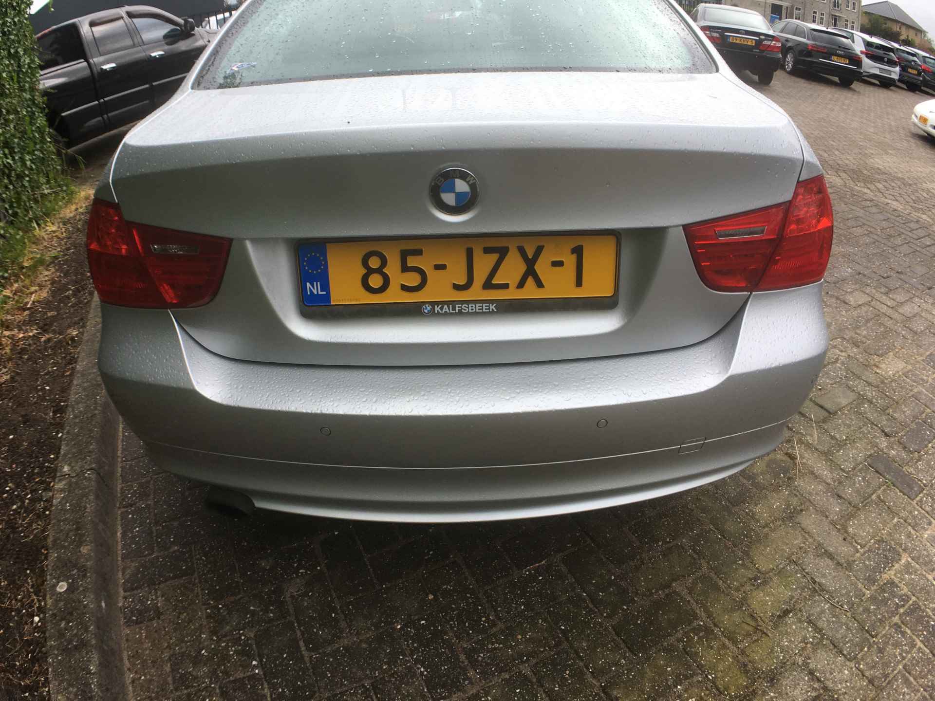 BMW 3 Serie 318i Business Line navigatie, NL auto, complete historie, NAP deze auto heeft bij de laatste eigenaar altijd binnen gestaan - 4/19