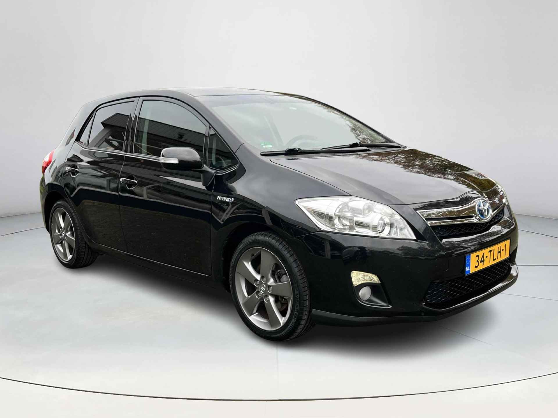 Toyota Auris 1.8 Full Hybrid Executive | Navigatiesysteem | Parkeercamera | Licht metalen velgen | incl beurt, APK en 12 maanden garantie | - 8/25