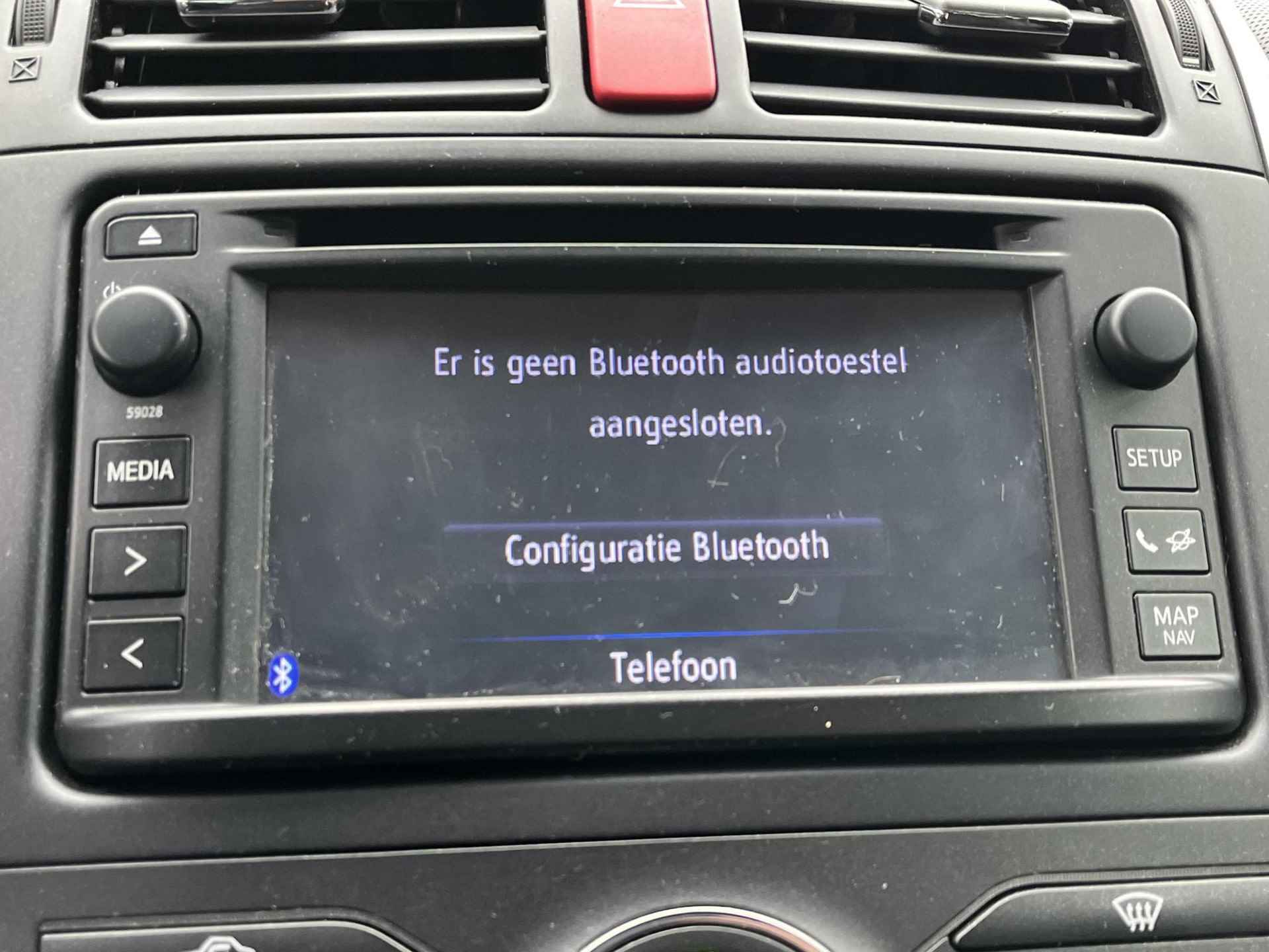 Toyota Auris 1.8 Full Hybrid Executive | Navigatiesysteem | Parkeercamera | Licht metalen velgen | incl beurt, APK en 12 maanden garantie | - 16/25