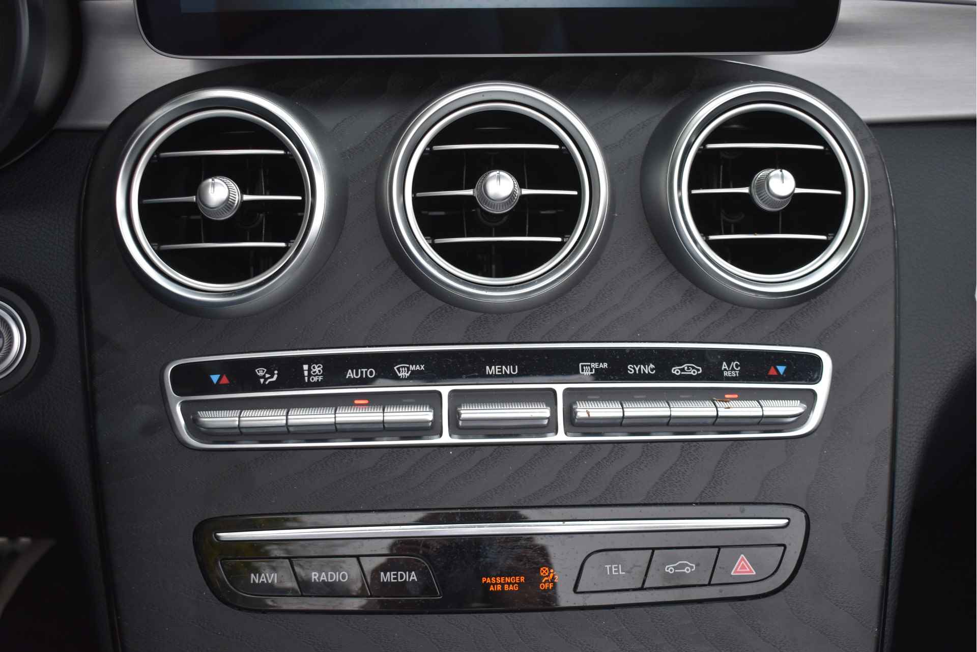 Mercedes-Benz C-Klasse Cabrio 200 AMG Line | Airscarf | Adapt.CC | Camera | Carplay | Leder | LED High Perf. | LM-Velgen 18" - 27/71