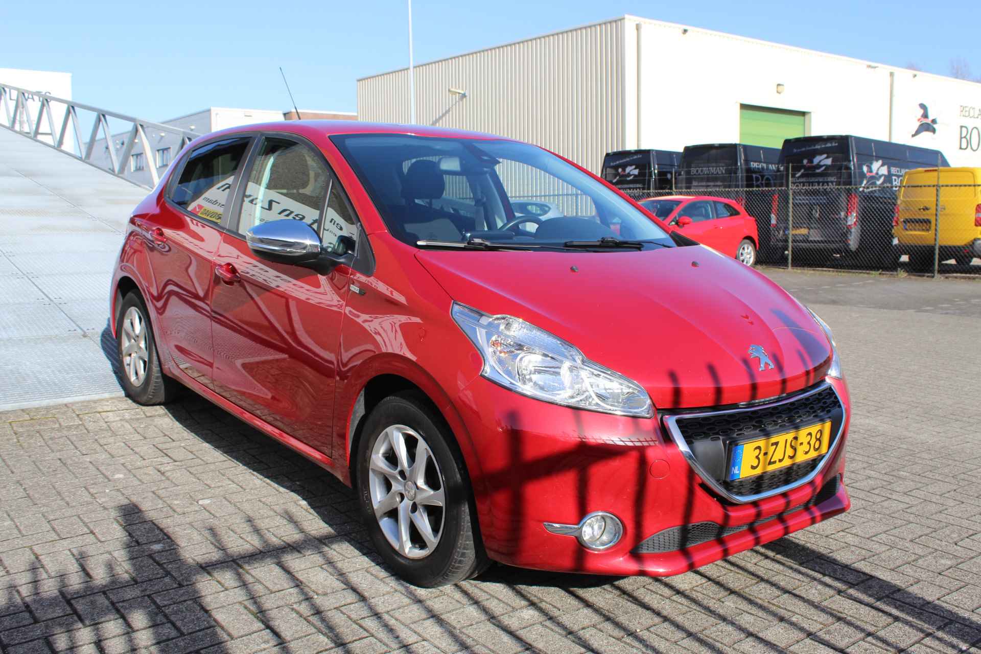 Peugeot 208 1.2 PureTech Style Pack Navigatie,Cruise control,Climate control,Mistlampen,Parkeersensoren - 8/22