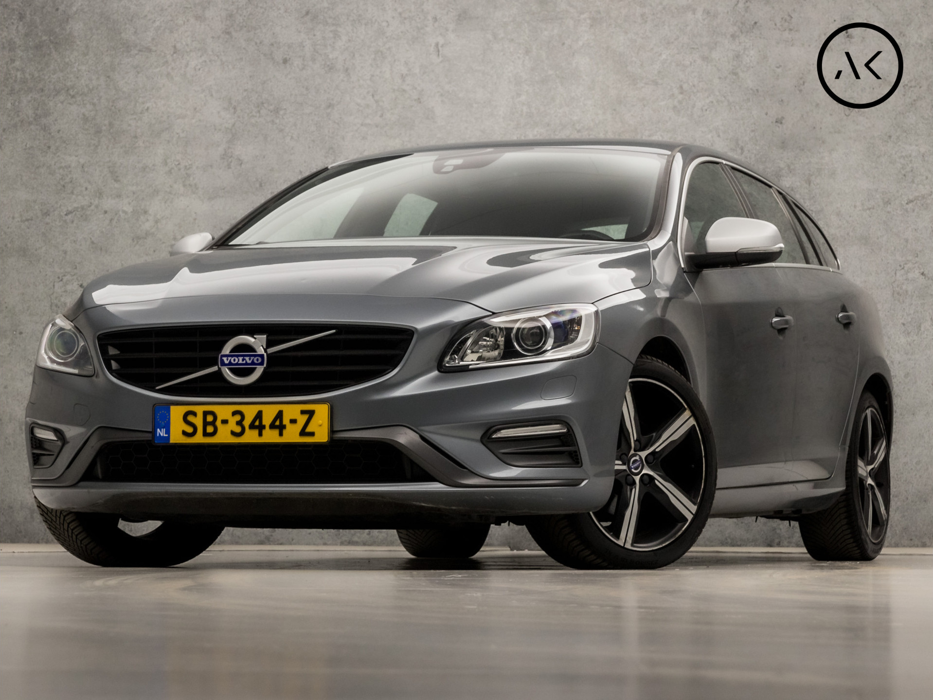 Volvo V60 2.0 D4 R-Design Sport 191Pk (NAVIGATIE, STOELVERWARMING, XENON, LEDER/ALCANTARA, SPORTSTOELEN, CRUISE CONTROL, BLUETOOTH, PARKEERSENSOREN, NIEUWSTAAT)