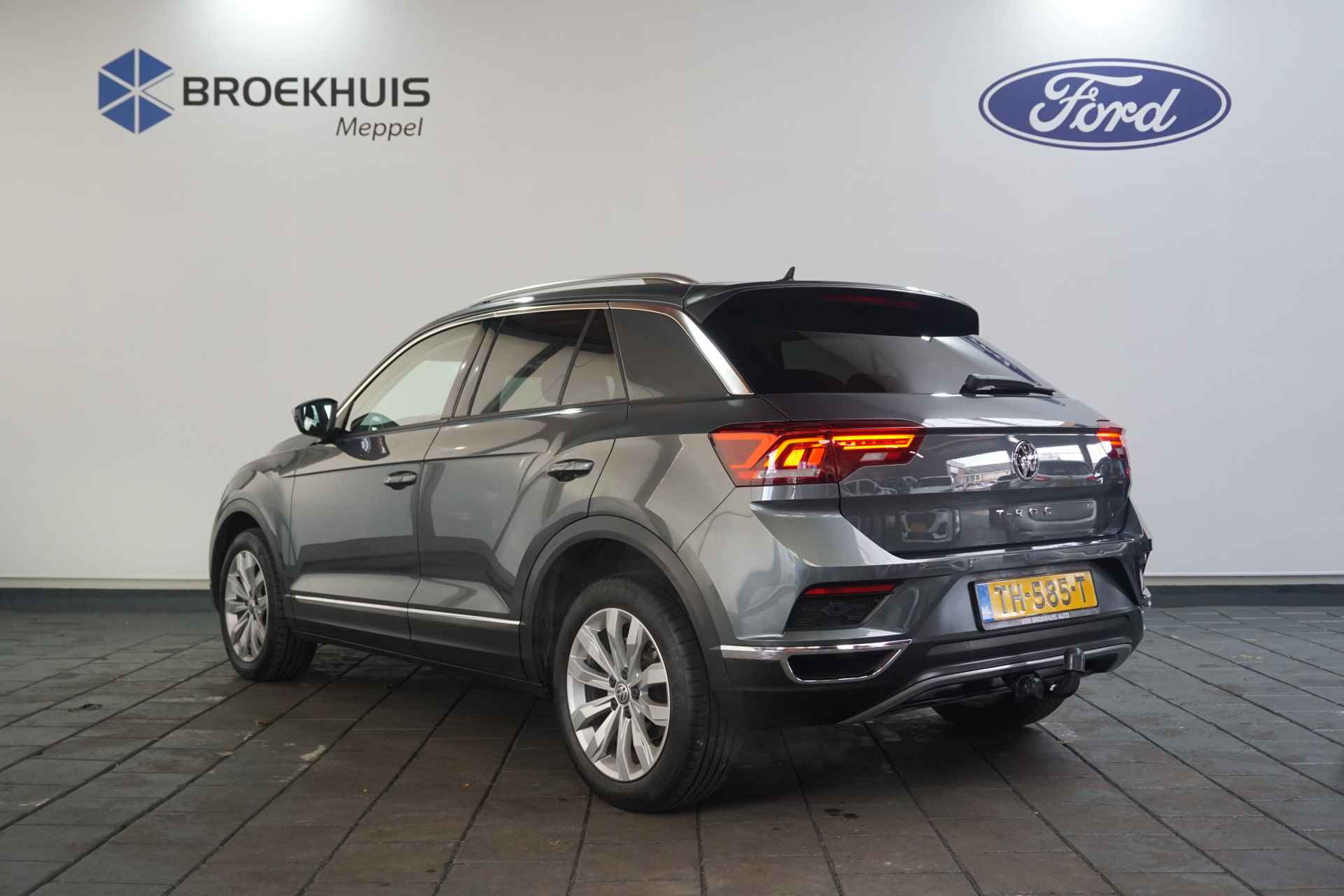 Volkswagen T-Roc 1.5 TSI Sport | Trekhaak | 1500kg Trekgewicht | Navi | Adaptive Cruise | - 4/38