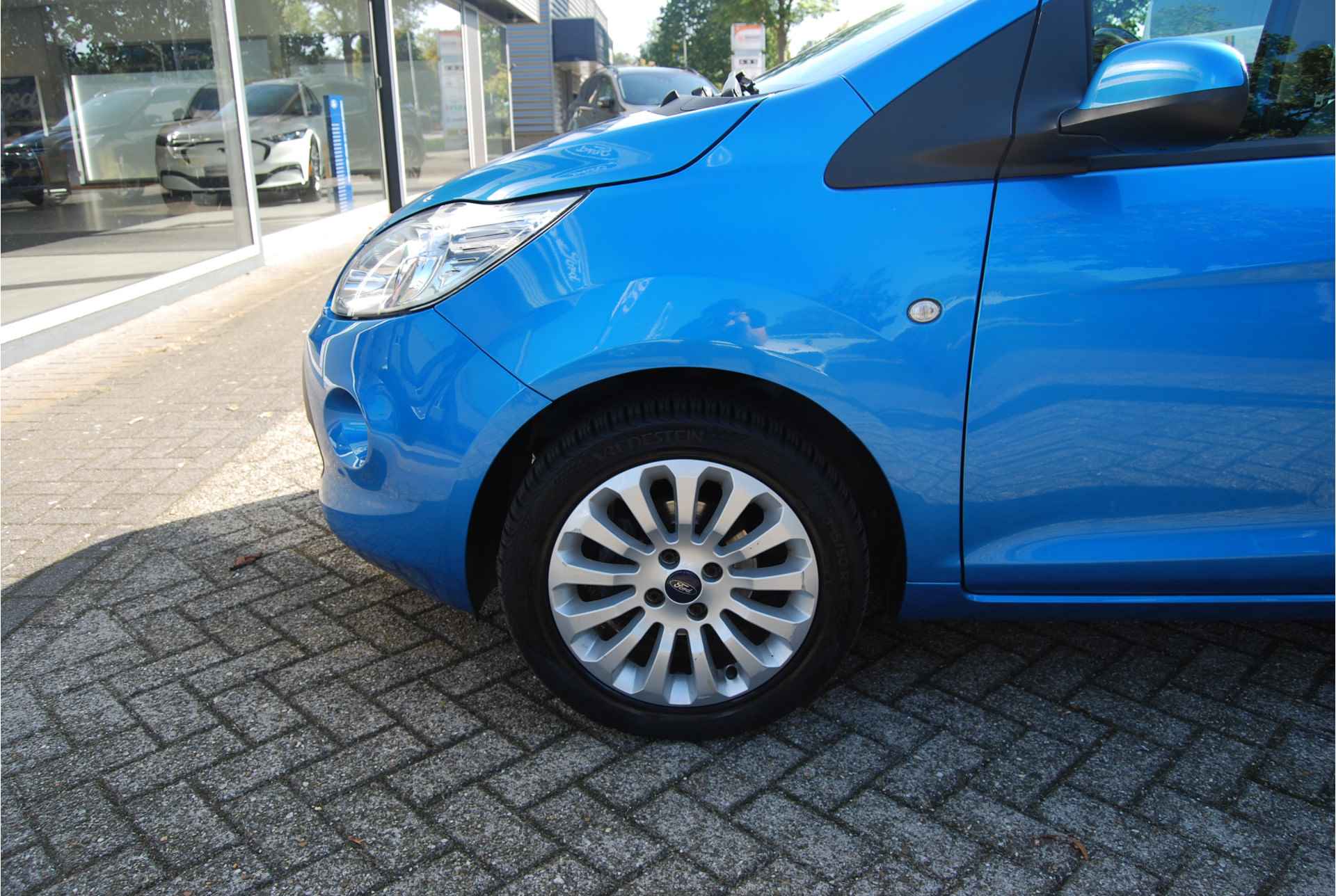 Ford Ka 1.2 Titanium X 70pk start/stop 1E EIGENAAR | PANO.DAK | VOORRUIT VERW. | PARK.SENSOREN | DEALER ONDERHOUD - 7/29