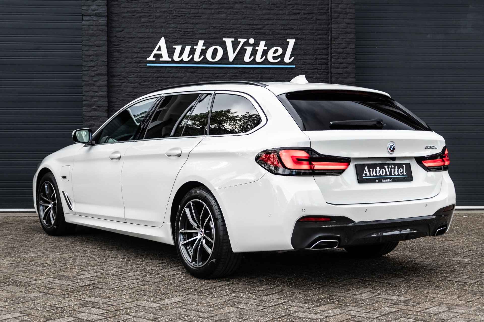 BMW 5 Serie Touring 530e M-sport Hybride | Panodak | Head-Up | Driving Ass. Pro | Laserlight | DAB | Fabrieksgarantie - 4/41