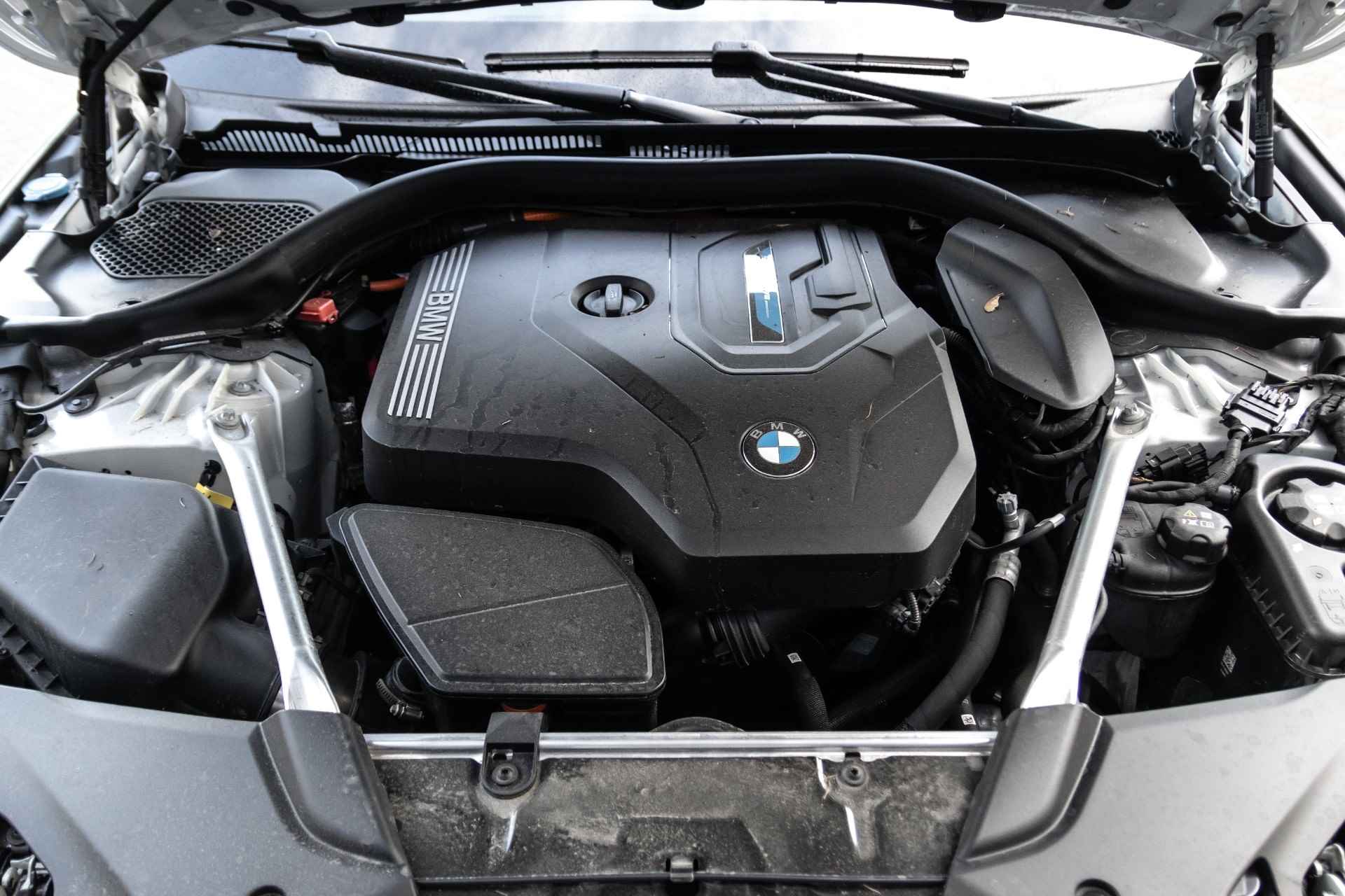 BMW 5 Serie Touring 530e M-sport Hybride | Panodak | Head-Up | Driving Ass. Pro | Laserlight | DAB | Fabrieksgarantie - 41/41