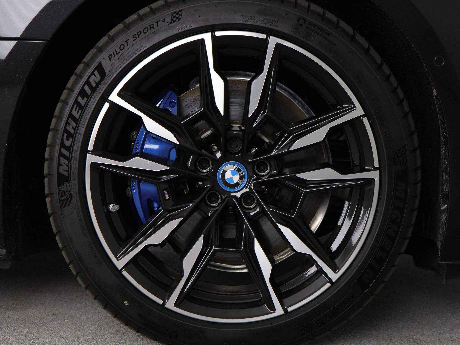 BMW i4 M50 - 19/26