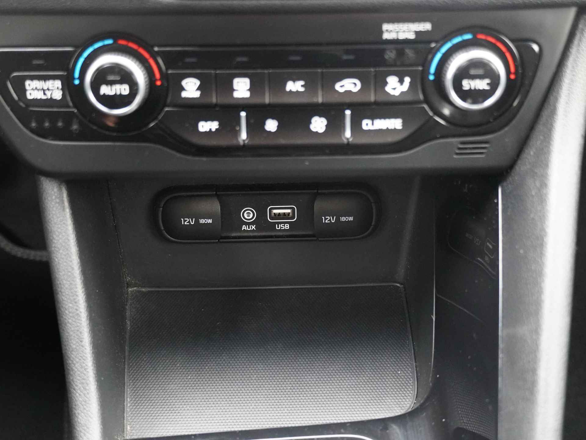 Kia Niro 1.6 GDi Hybrid DynamicLine - Navigatie - Cruise Control - Climate Control - Apple/Android Carplay - Fabrieksgarantie Tot 2026 - 32/51