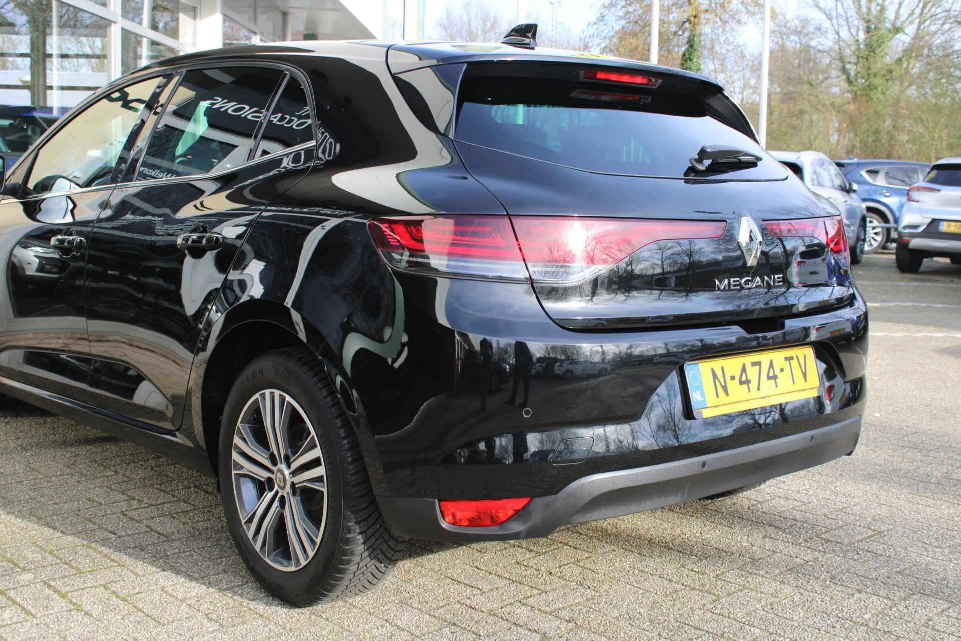 Renault Mégane 1.3 TCe 140 EDC Intens AUTOMAAT | NAVI | CLIMA | PARKEERSENSOREN | - 10/36