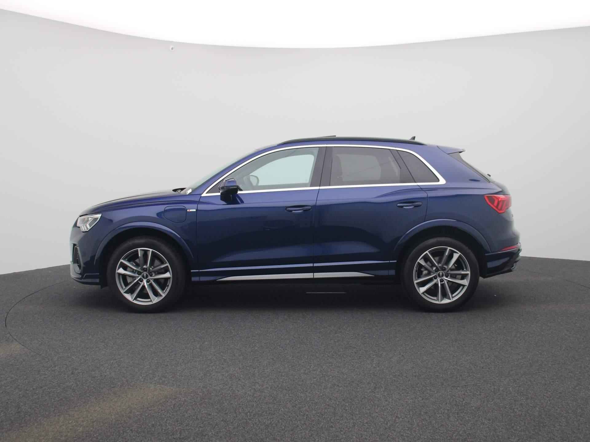 Audi Q3 45 TFSI e S edition 245 PK | S-line | Automaat | Navigatie | Camera | Panoramadak | Adaptive Cruise Control | Climate Control | Stoelverwarming | Virtual Cockpit | LED | Lichtmetalen velgen | Privacy glass | - 4/48