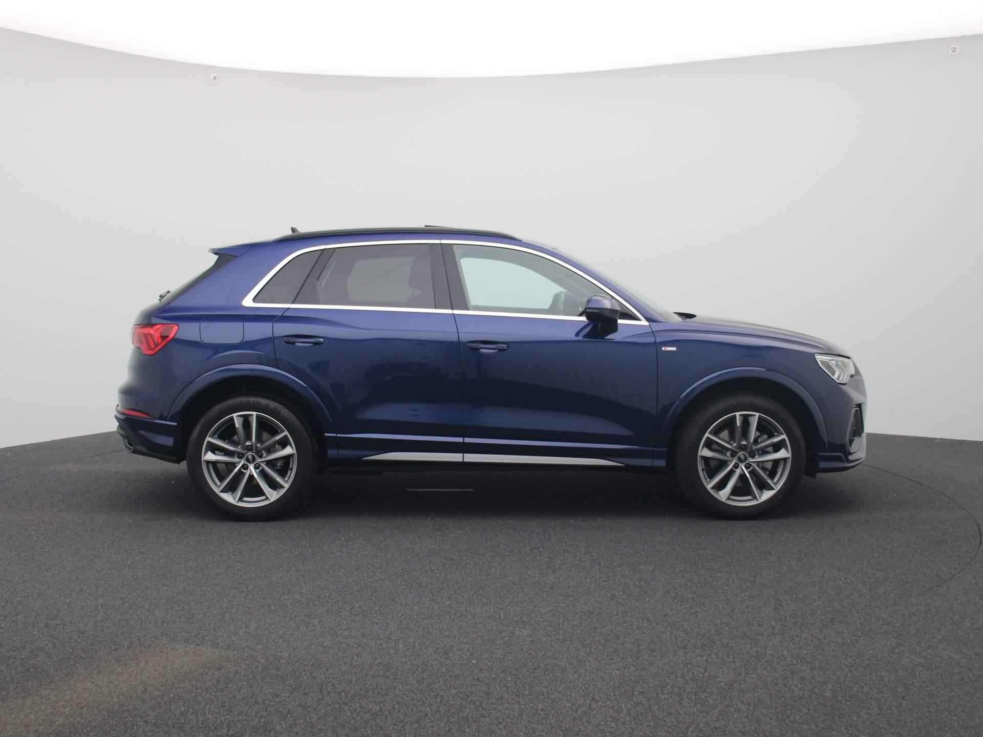 Audi Q3 45 TFSI e S edition 245 PK | S-line | Automaat | Navigatie | Camera | Panoramadak | Adaptive Cruise Control | Climate Control | Stoelverwarming | Virtual Cockpit | LED | Lichtmetalen velgen | Privacy glass | - 6/48