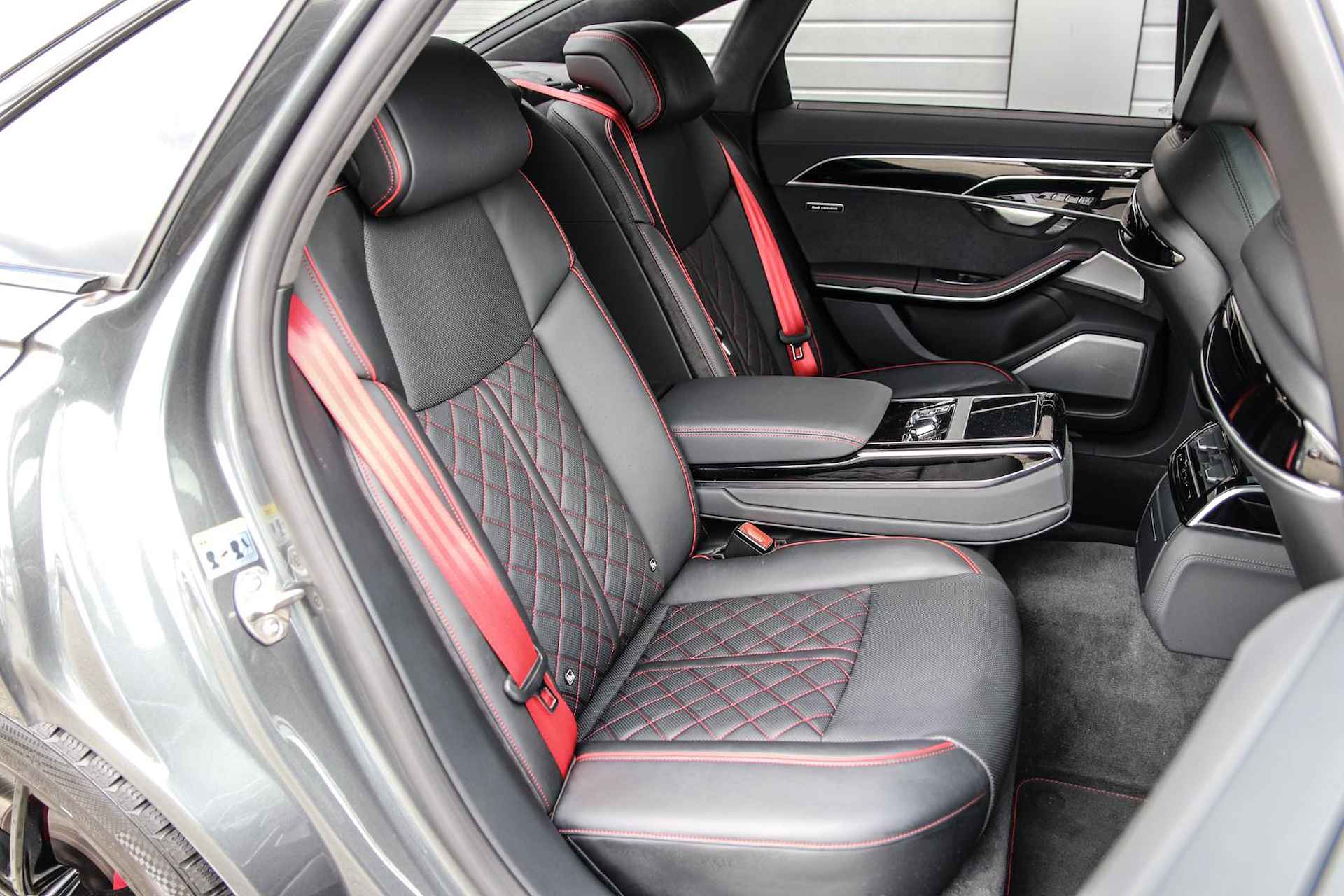 Audi S8 4.0 TFSI 571pk Quattro | B&O Advanced | Exclusive Interieur | Standkachel - 27/71