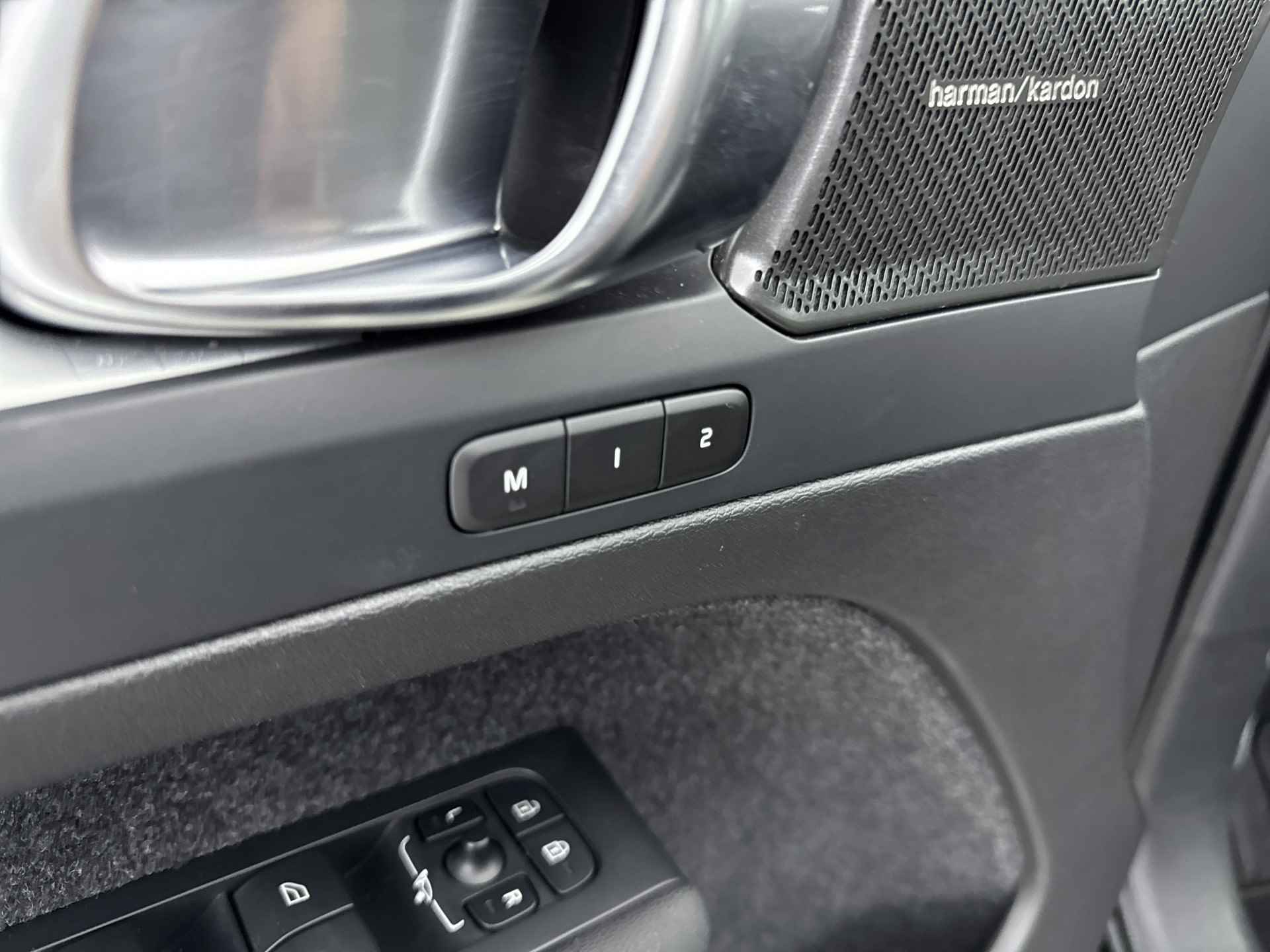 Volvo XC40 T4 Recharge Plus Bright |Navigatie| Blis | Camera | Elektrische stoel met geheugen | H&K Audio | Achterklep Elektrisch | - 14/32