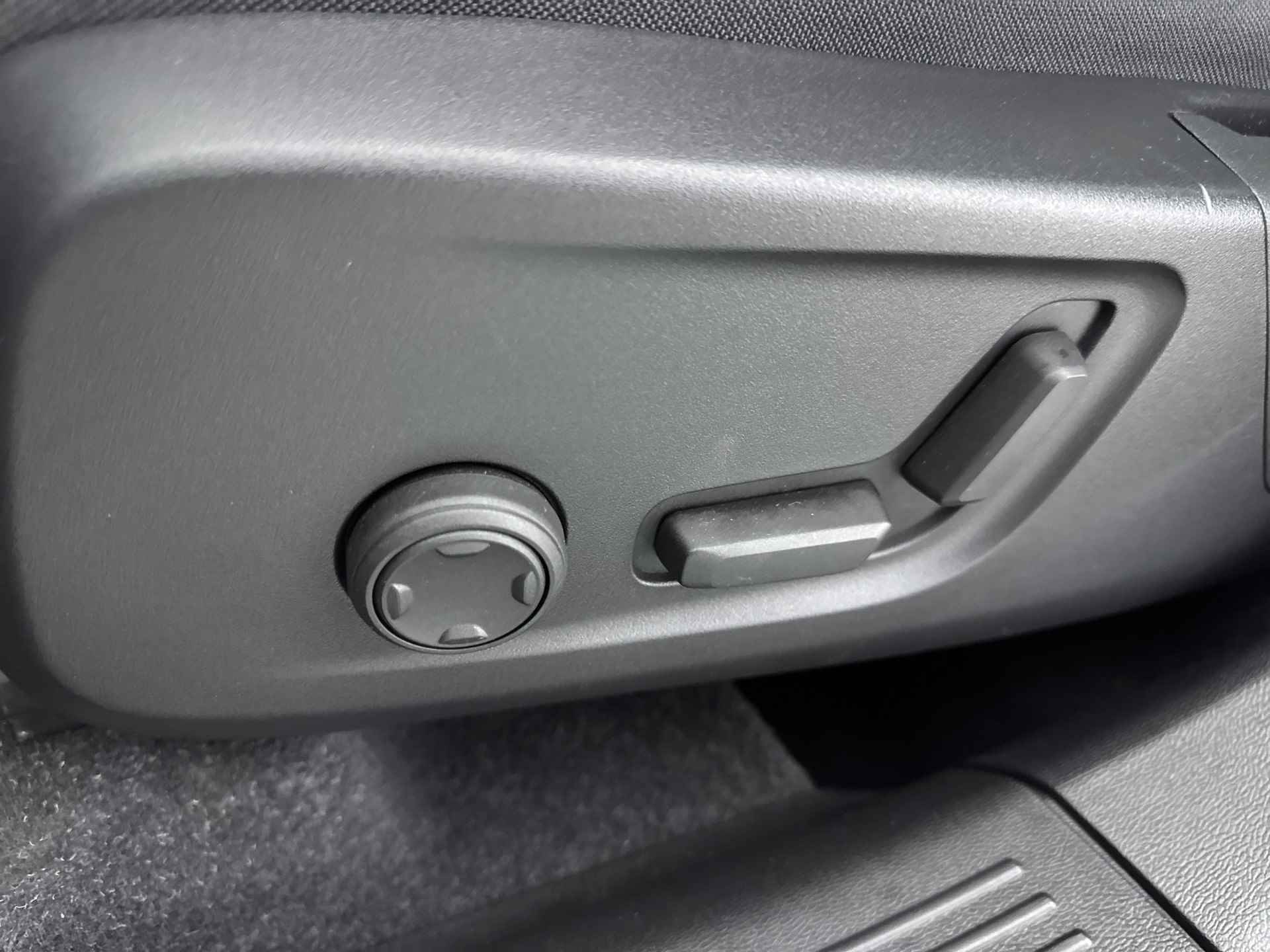 Volvo XC40 T4 Recharge Plus Bright |Navigatie| Blis | Camera | Elektrische stoel met geheugen | H&K Audio | Achterklep Elektrisch | - 24/32