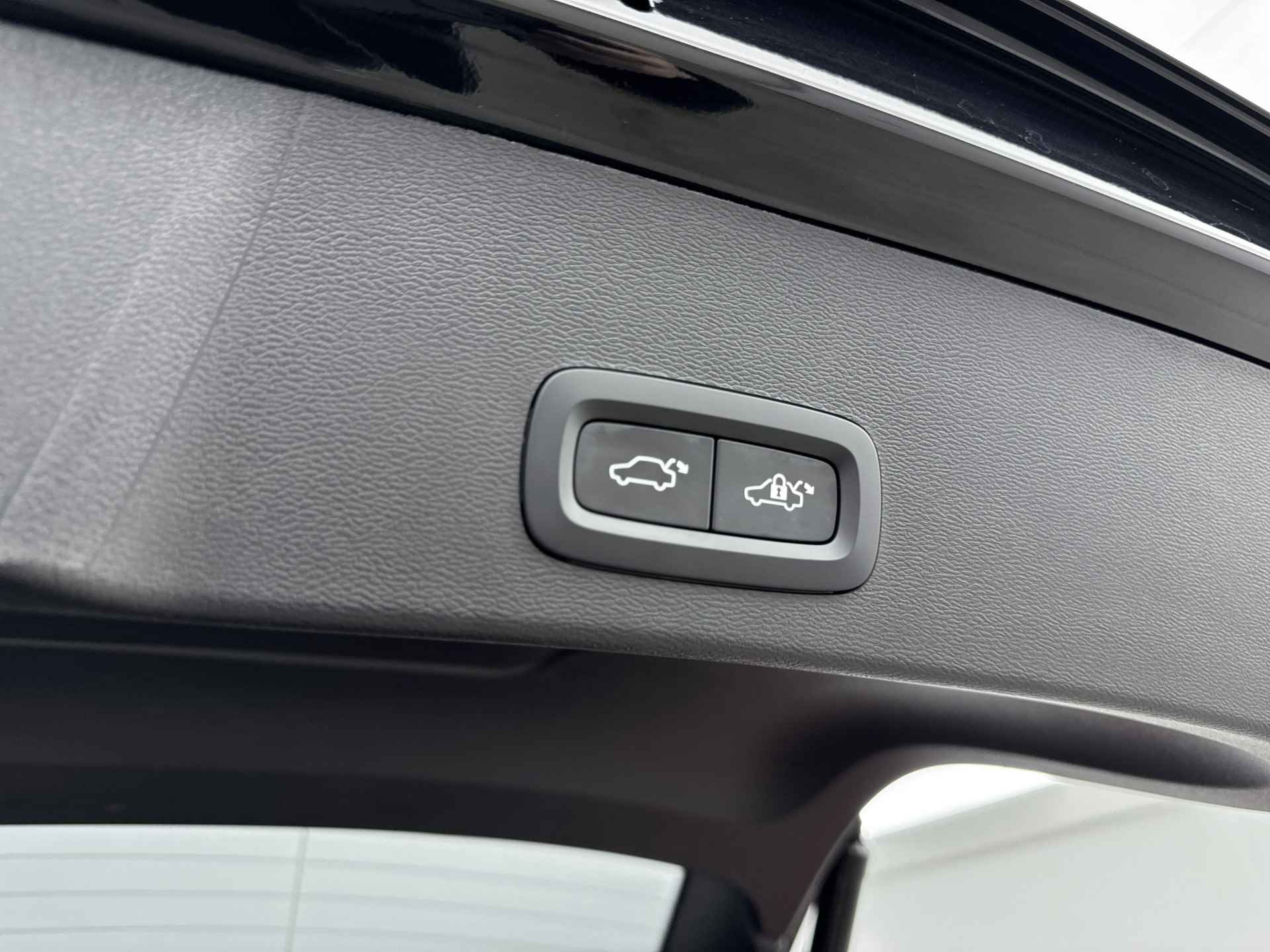Volvo XC40 T4 Recharge Plus Bright |Navigatie| Blis | Camera | Elektrische stoel met geheugen | H&K Audio | Achterklep Elektrisch | - 28/32